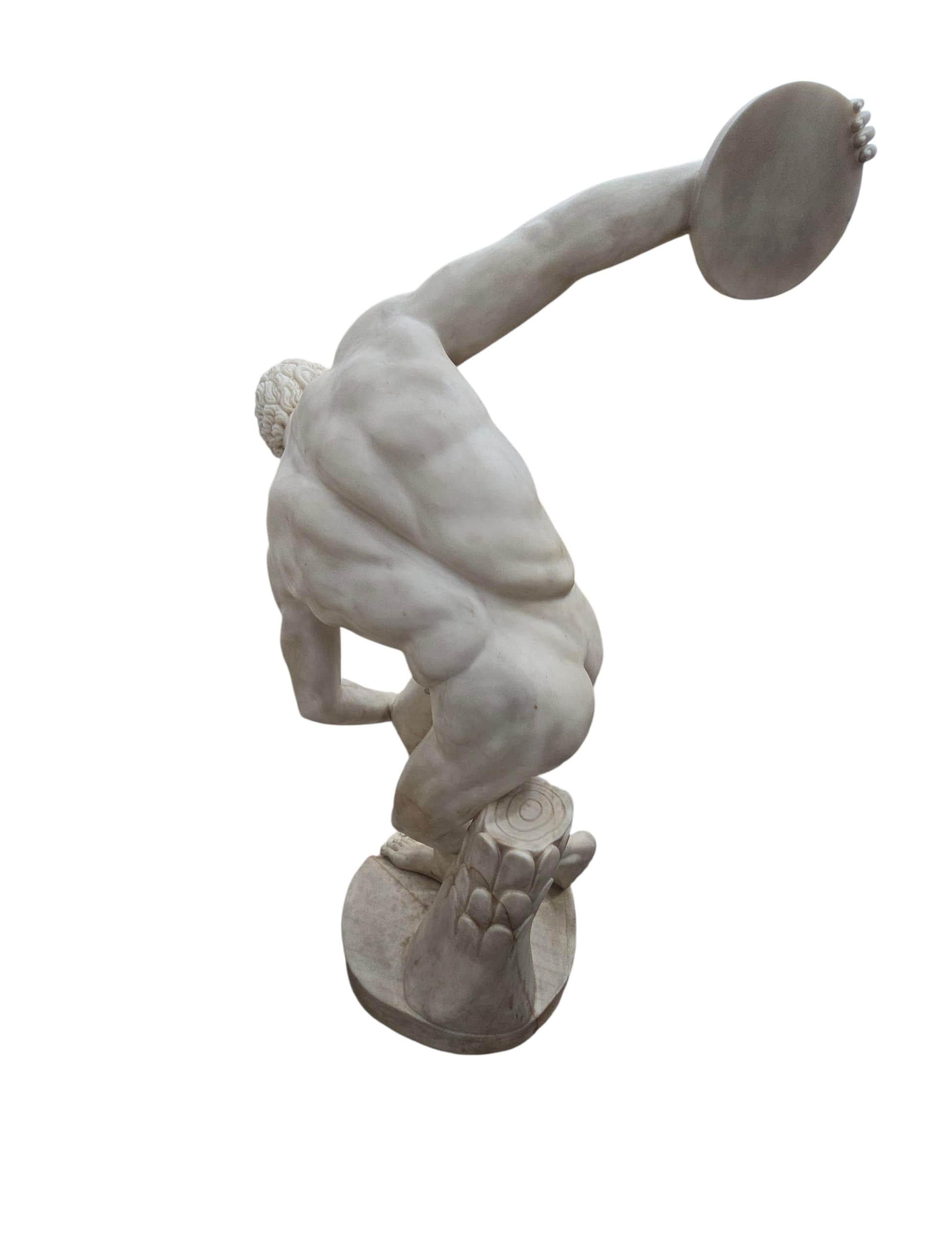 Gran escultura de mármol del Discóbolo, Italia, años 70 en venta 4