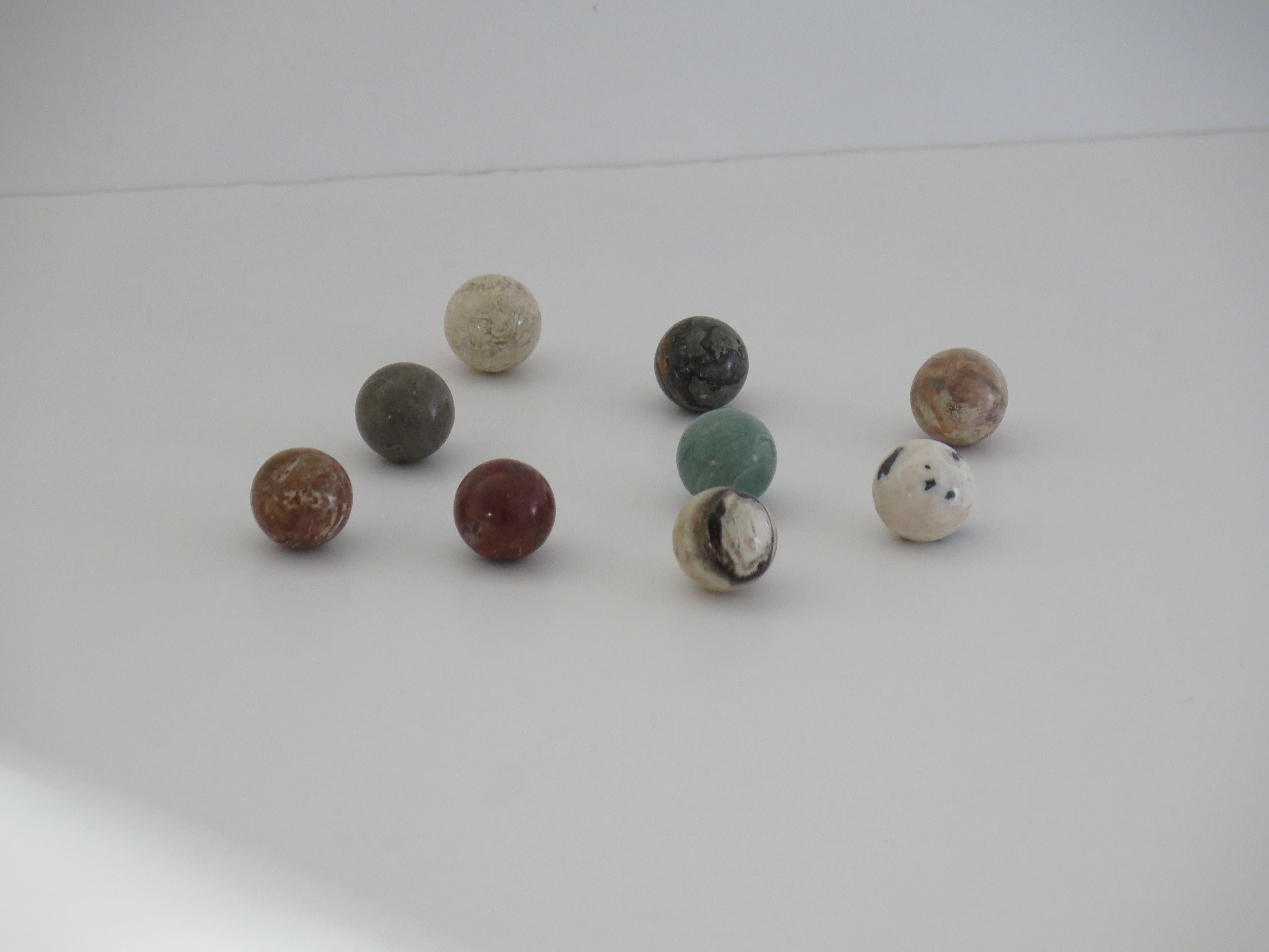 Grande gioco del solitario di marmo con 35 biglie di pietra minerale, Francia anni '20 in vendita 10