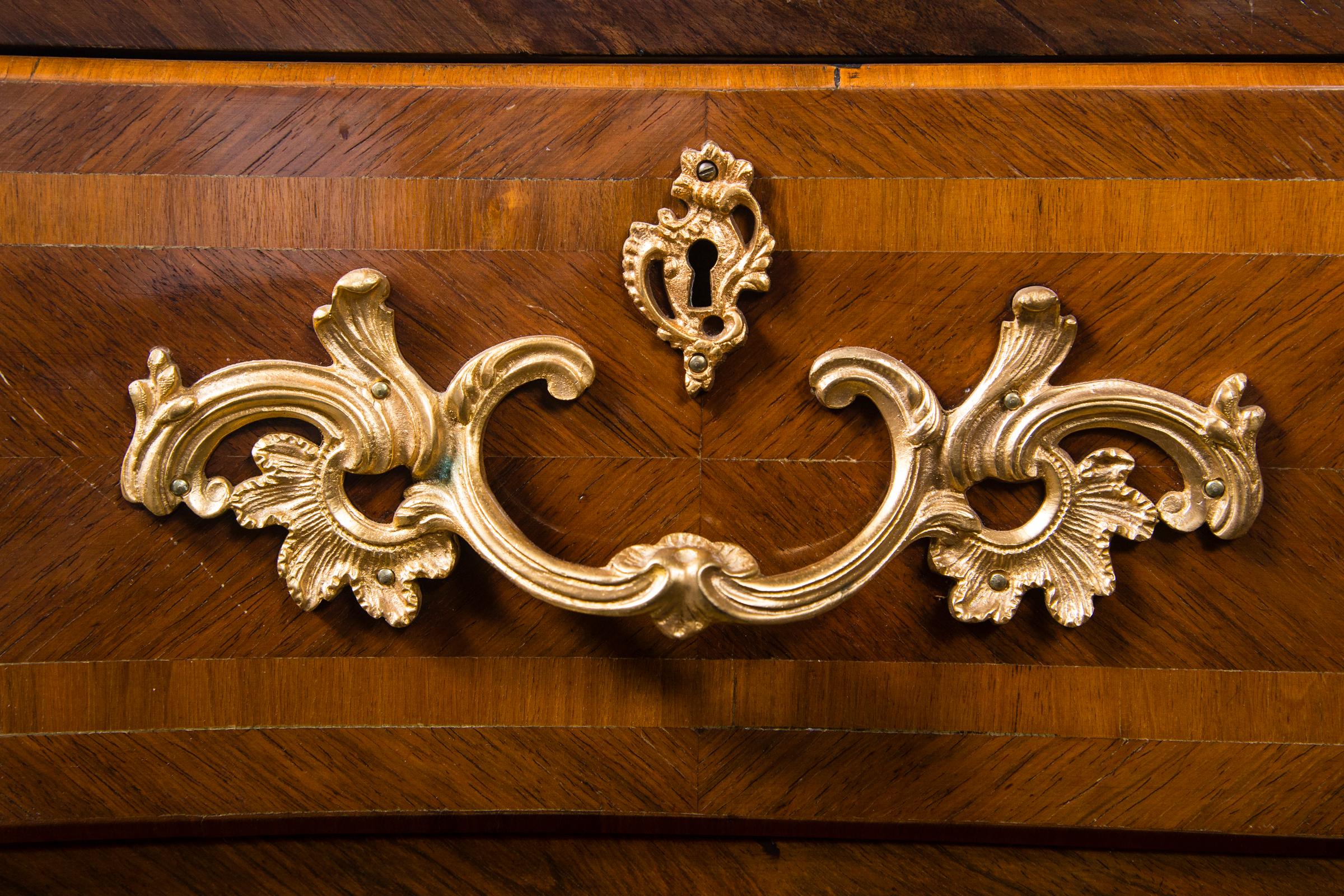 Large Marble Top Continental Commode In Good Condition For Sale In Woodbury, CT