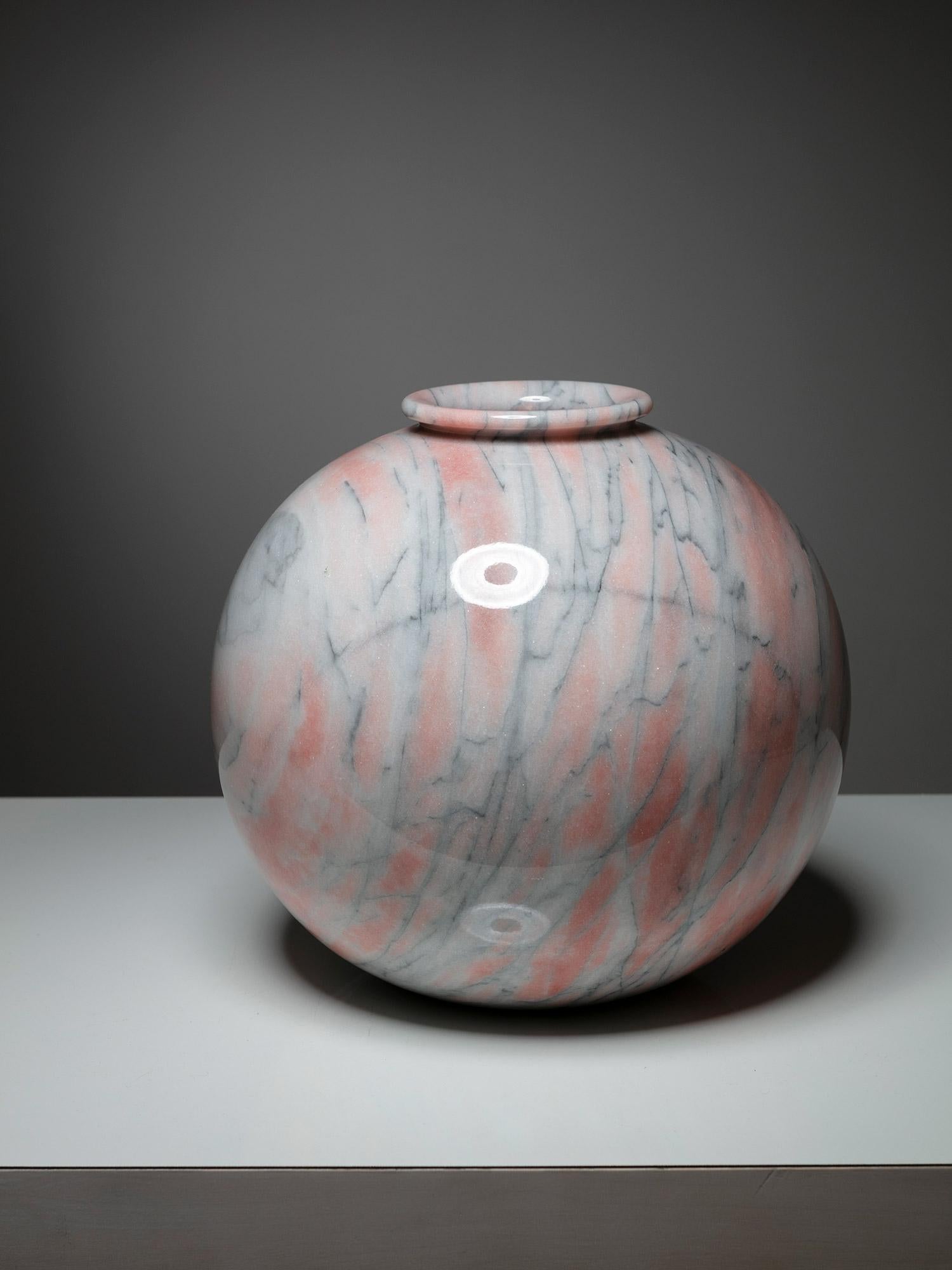 Large Marble Vase, Italy, 1960s In Good Condition For Sale In Milan, IT