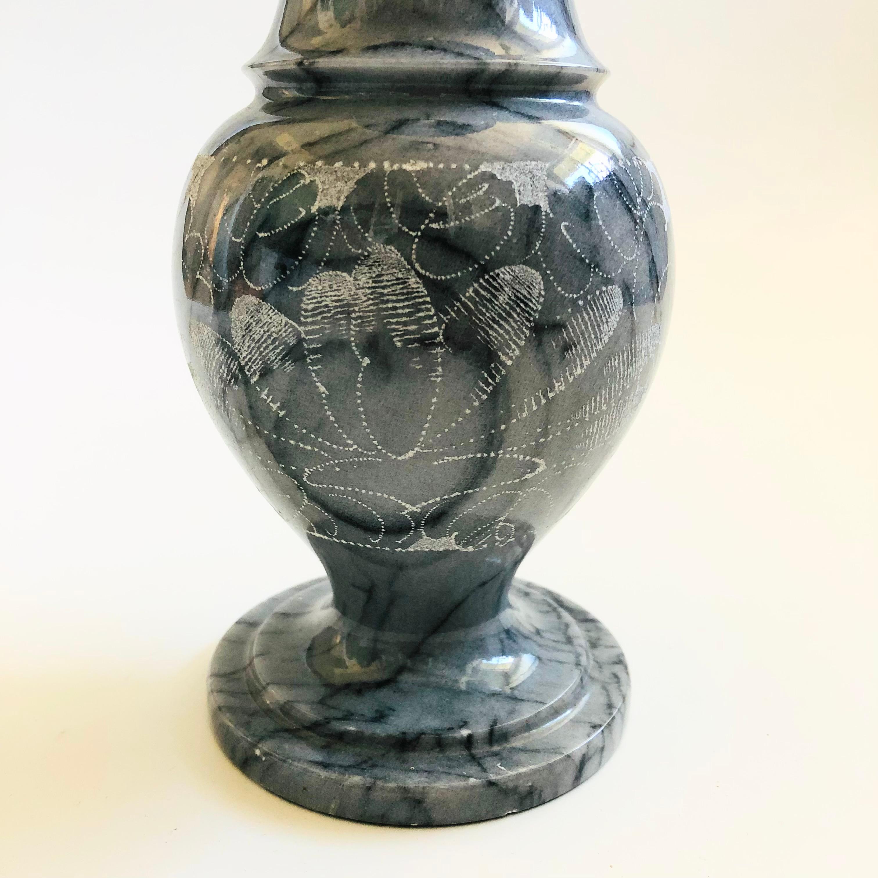 Große Marmorvase im Angebot 1