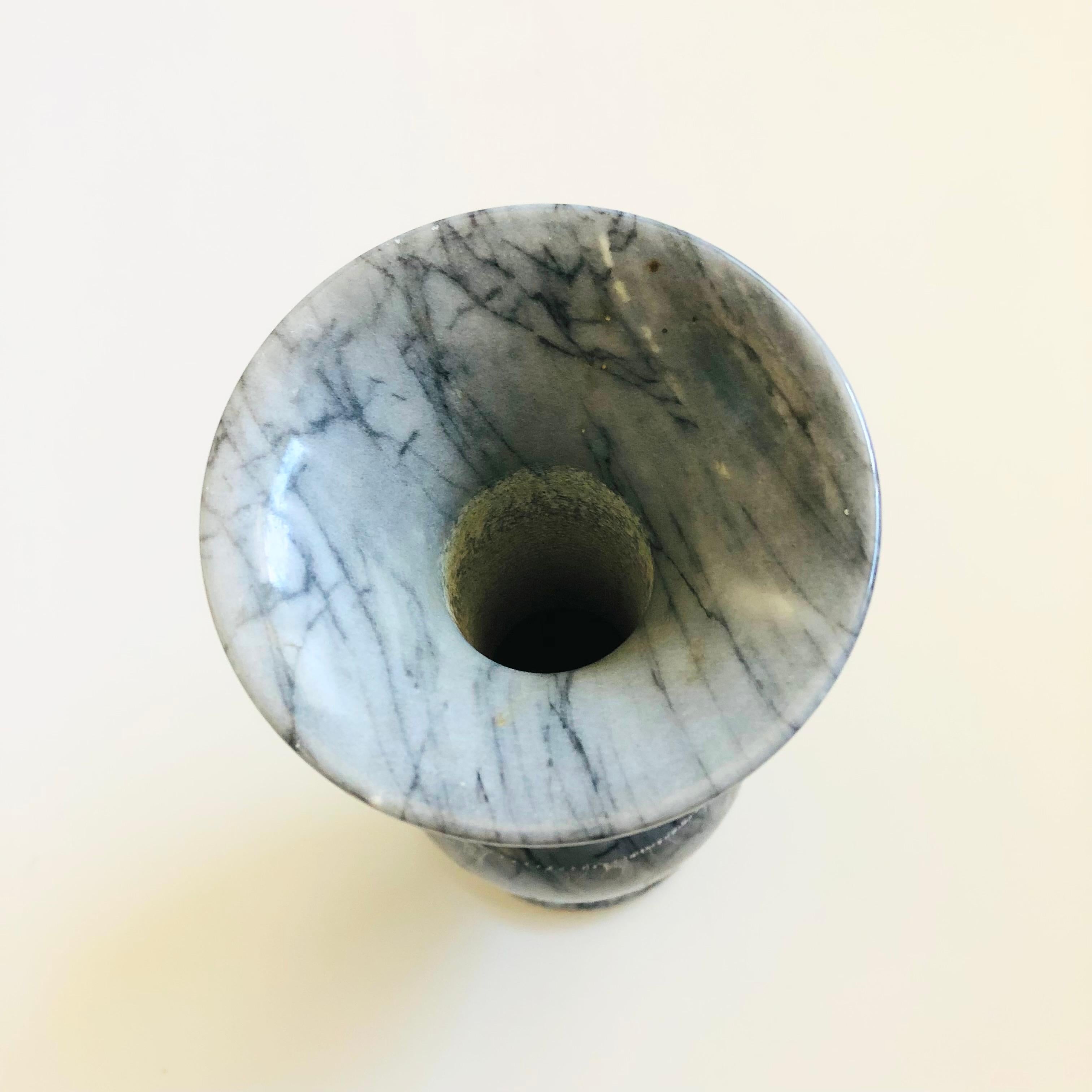 Große Marmorvase im Angebot 3