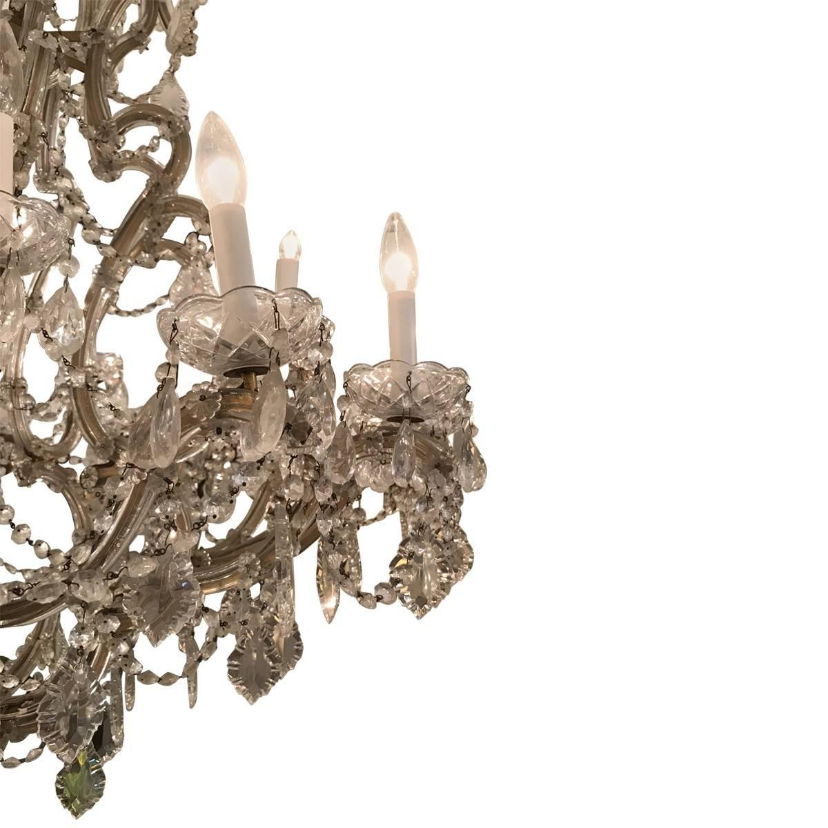 Large Maria Theresa Twenty Five-Light Crystal Chandelier In Excellent Condition In Pasadena, CA