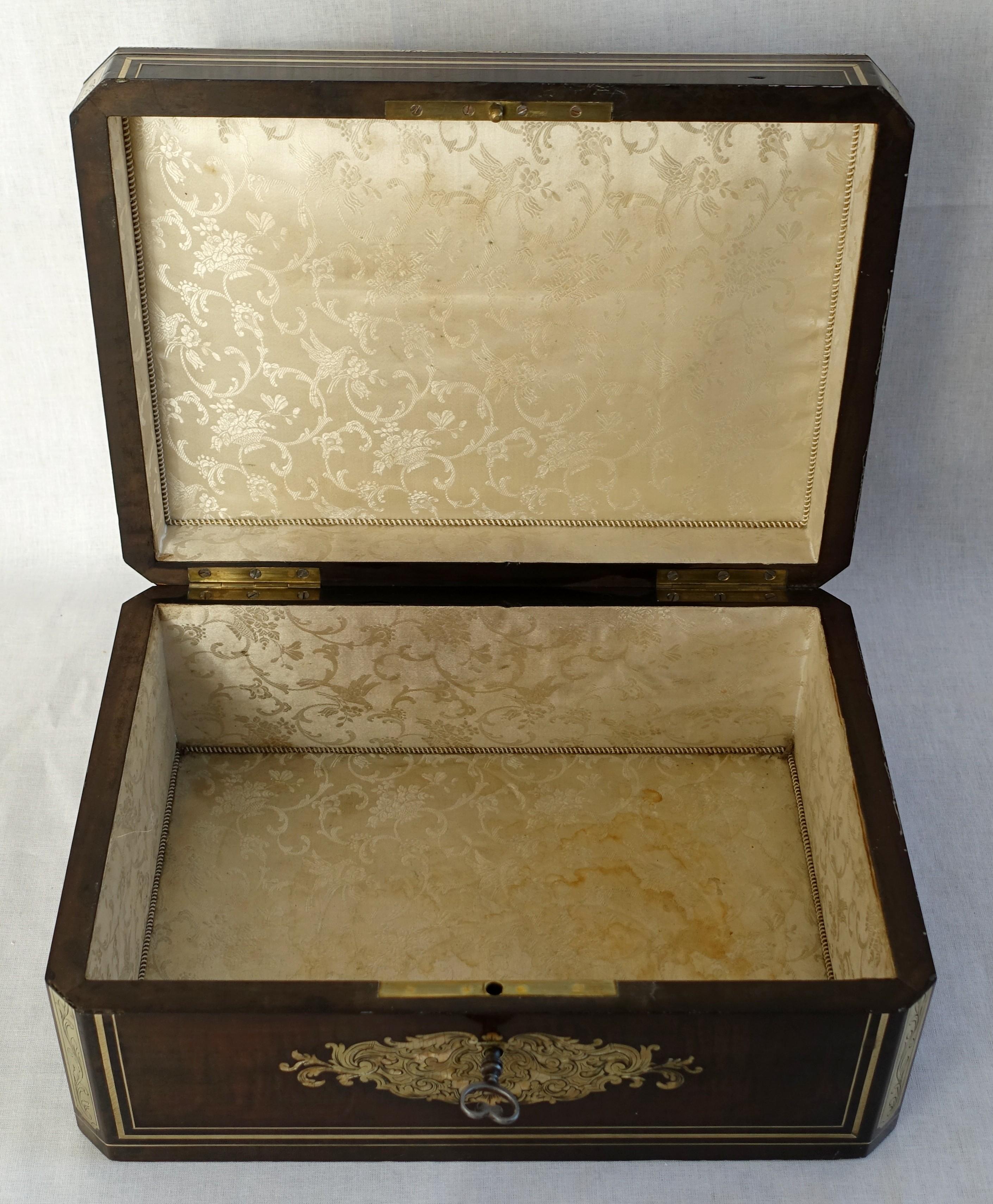 Large marquetry jewelry box or casket, 19th century For Sale 4