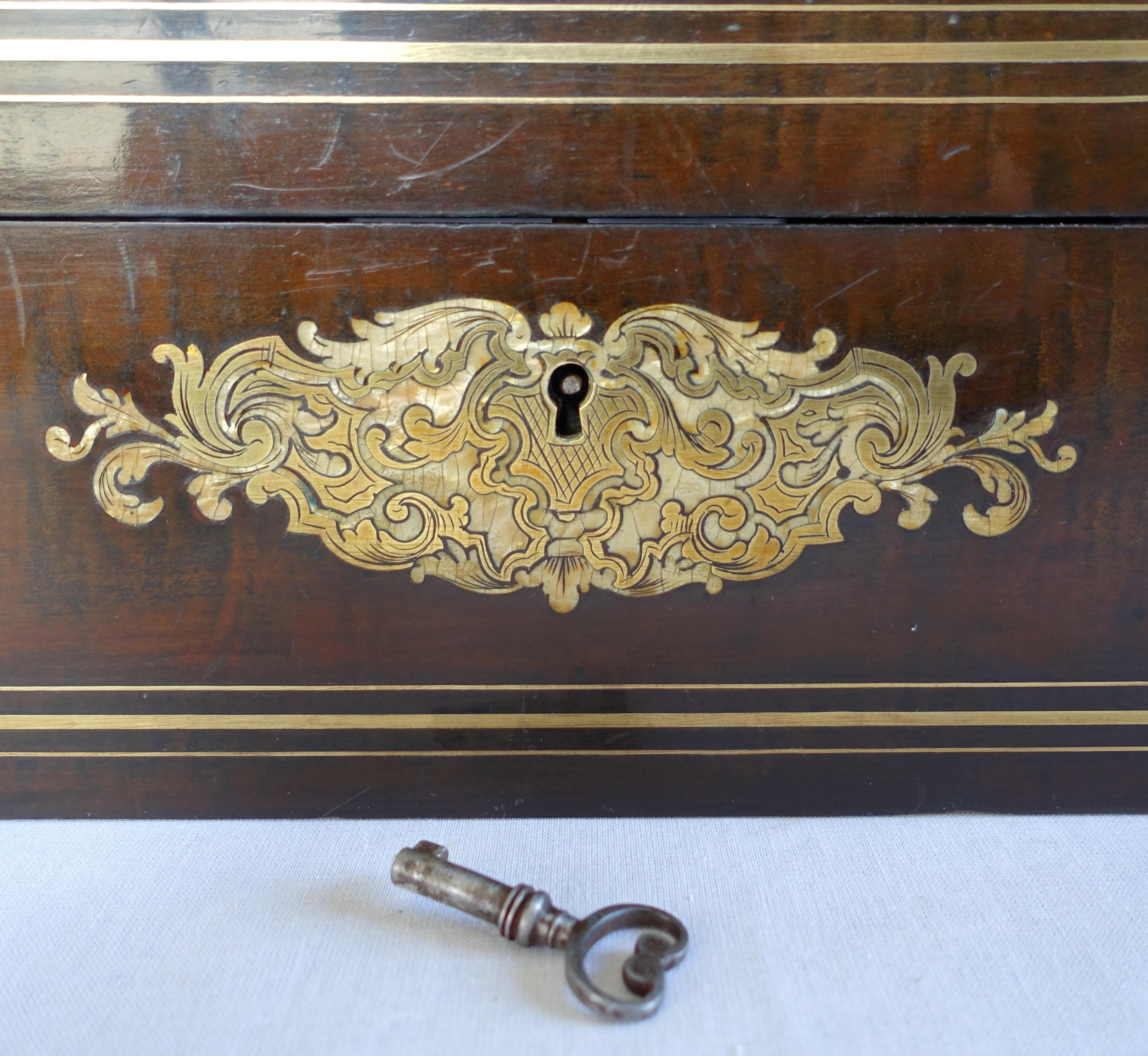 Large marquetry jewelry box or casket, 19th century For Sale 1