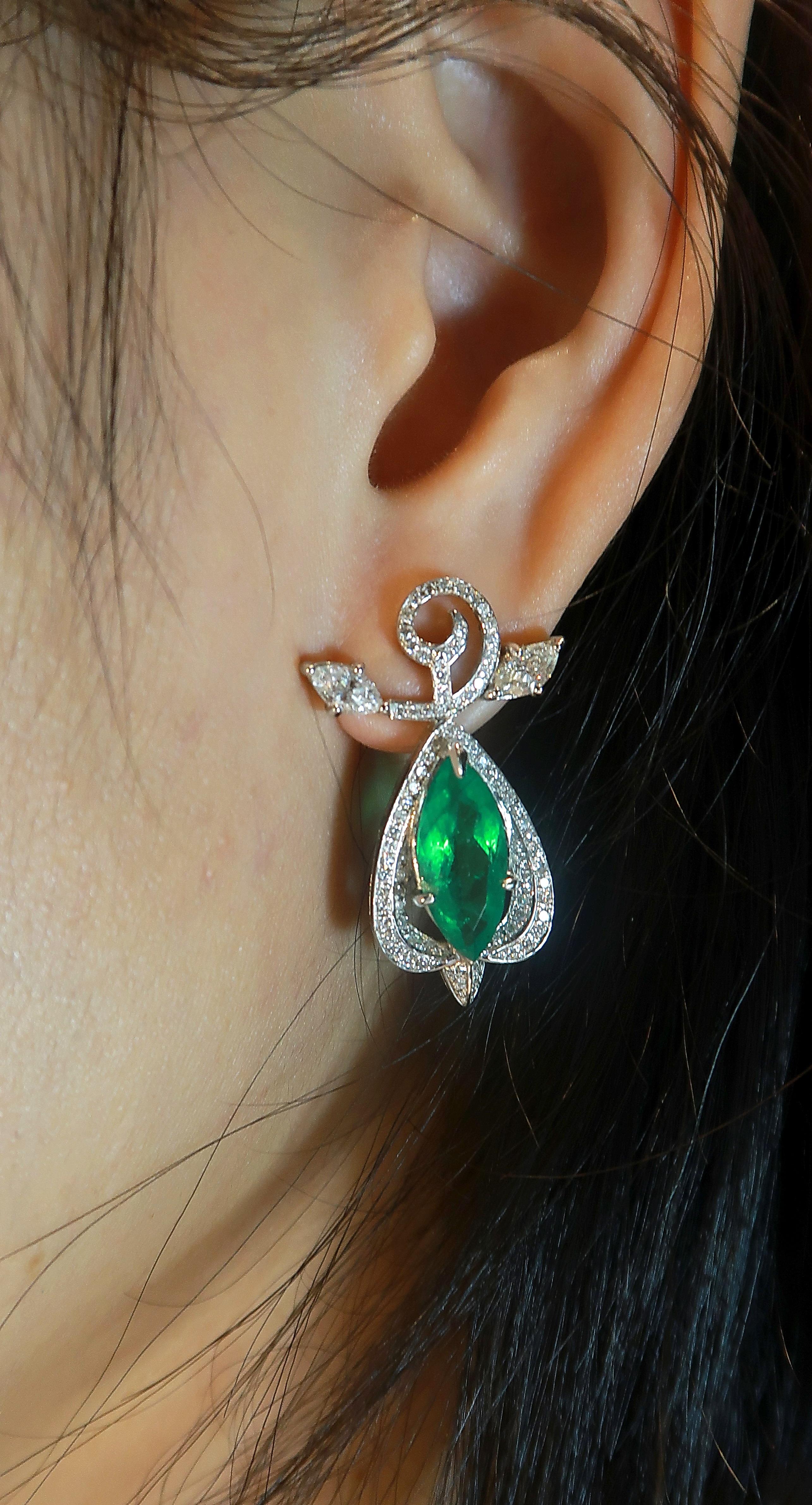 Large Marquis Shaped Emerald with Diamond Fruit Motif 18 Karat Gold Earring In New Condition For Sale In Bangkok, TH