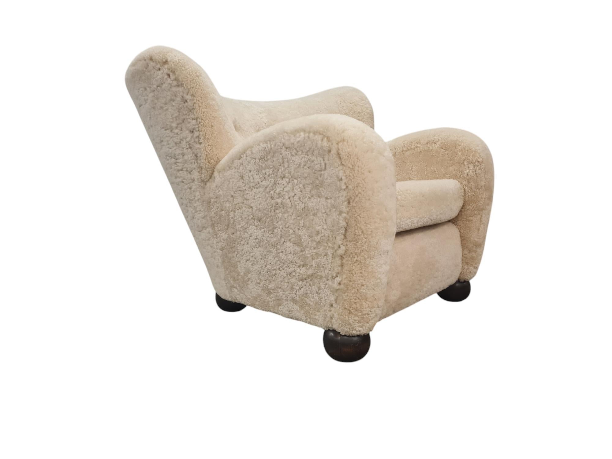 Large Märta Blomstedt Aulanko Armchair in Moonlight Natural Sheepskin, 1940s For Sale 4