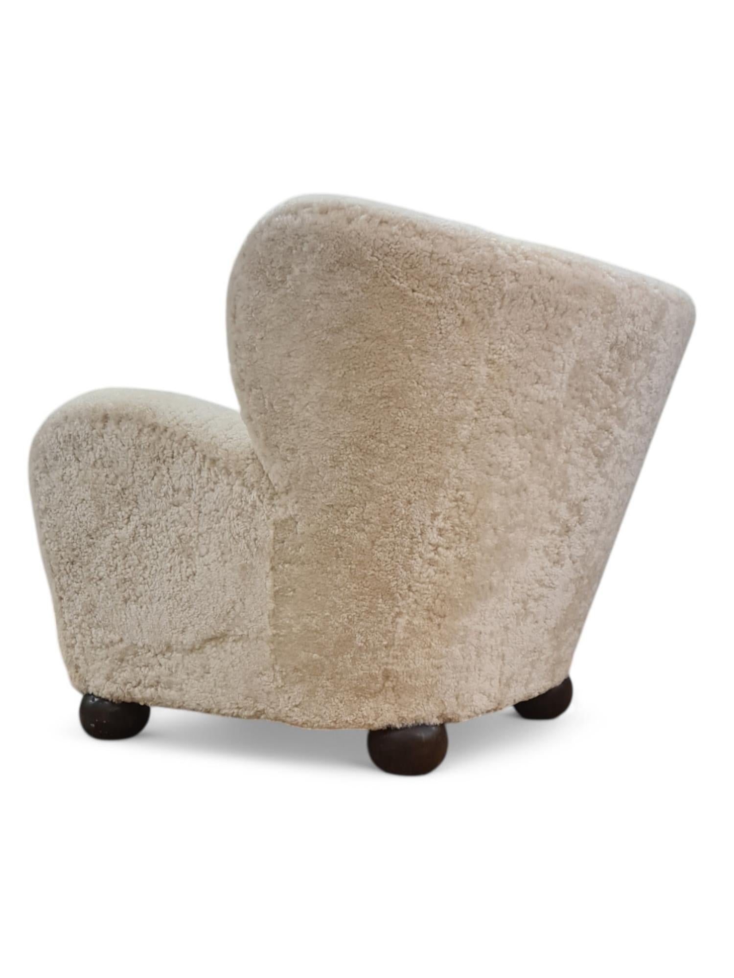 Finnish Large Märta Blomstedt Aulanko Armchair in Moonlight Natural Sheepskin, 1940s For Sale