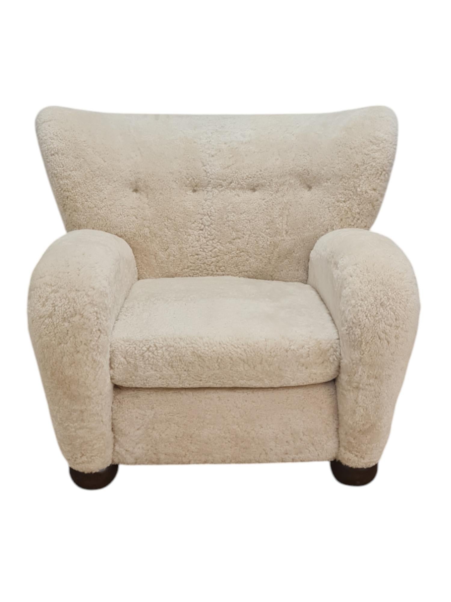 Large Märta Blomstedt Aulanko Armchair in Moonlight Natural Sheepskin, 1940s For Sale 2