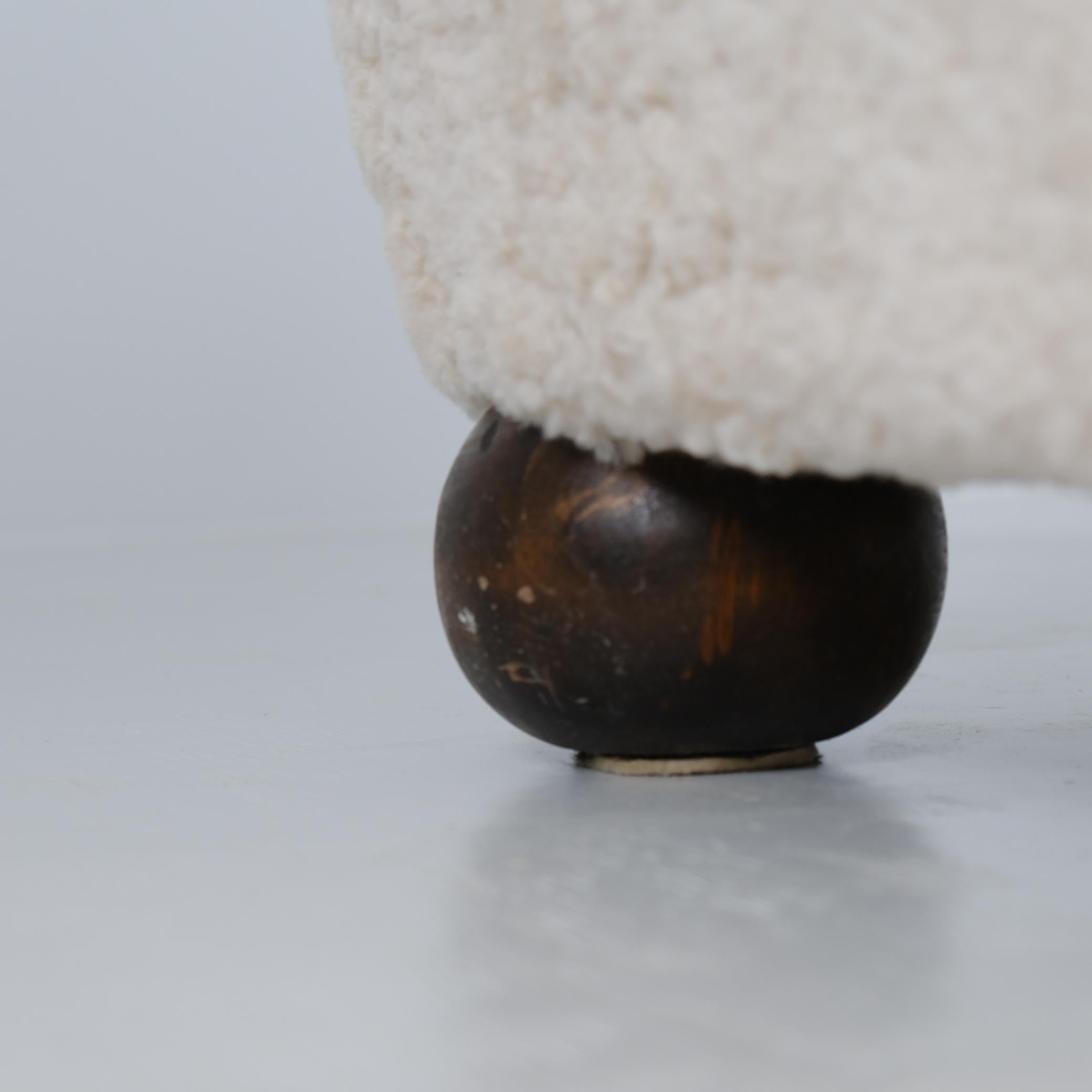 Grand fauteuil Aulanko de Märta Blomstedt en peau de mouton naturelle au clair de lune, années 1940 en vente 1