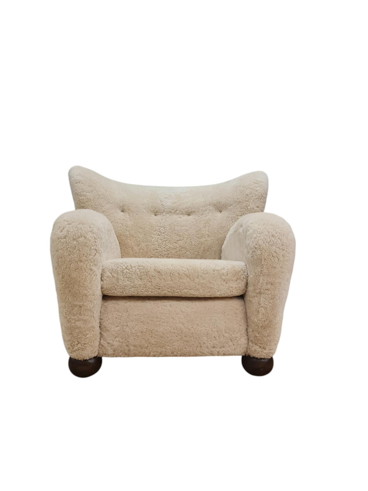 Large Märta Blomstedt Aulanko Armchair in Moonlight Natural Sheepskin, 1940s For Sale 3