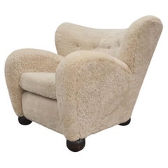 Grand fauteuil Aulanko de Märta Blomstedt en peau de mouton naturelle au clair de lune, années 1940