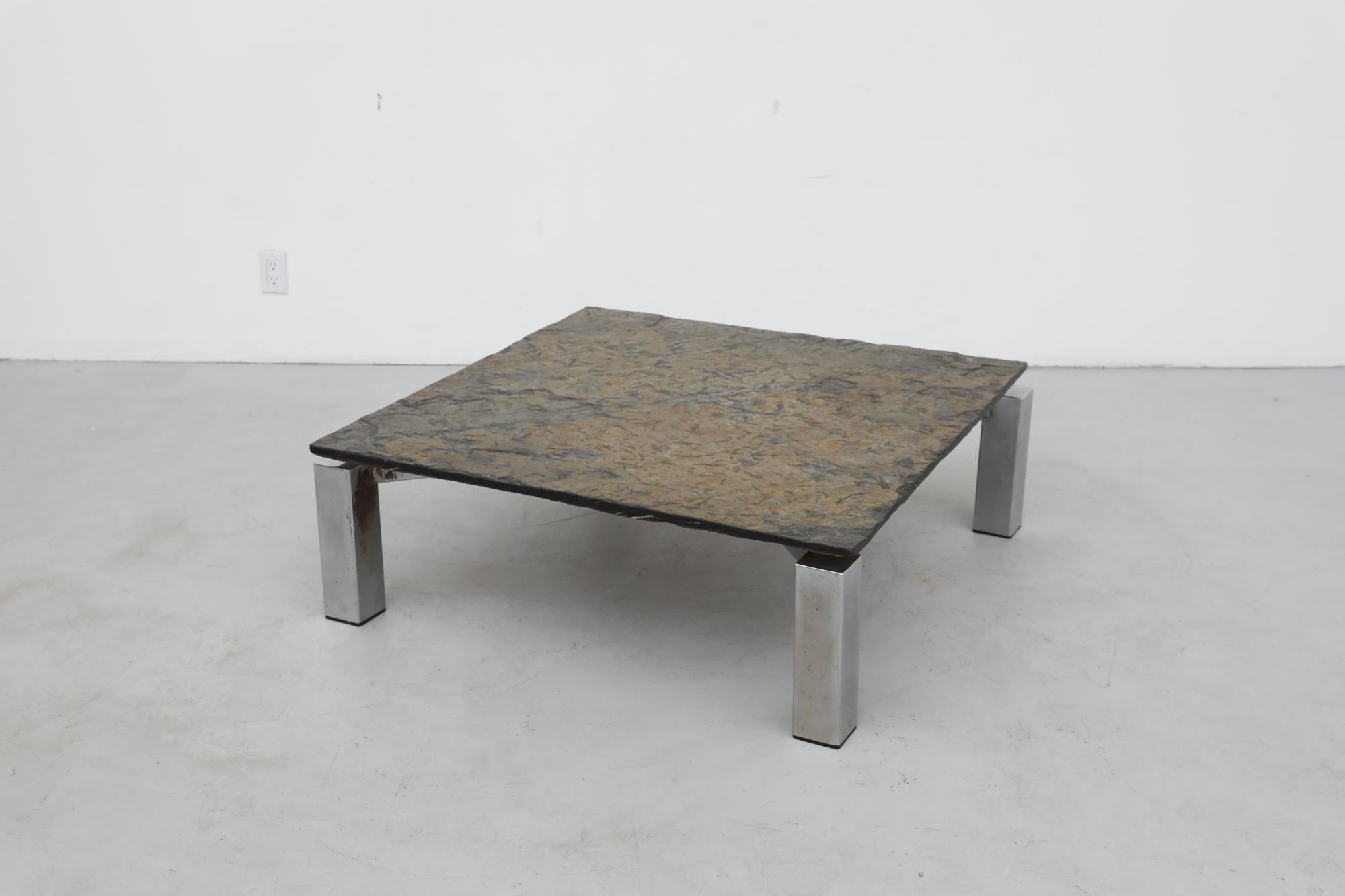 Magnifique table basse flottante de style Martin Visser avec base chromée Bon état - En vente à Los Angeles, CA