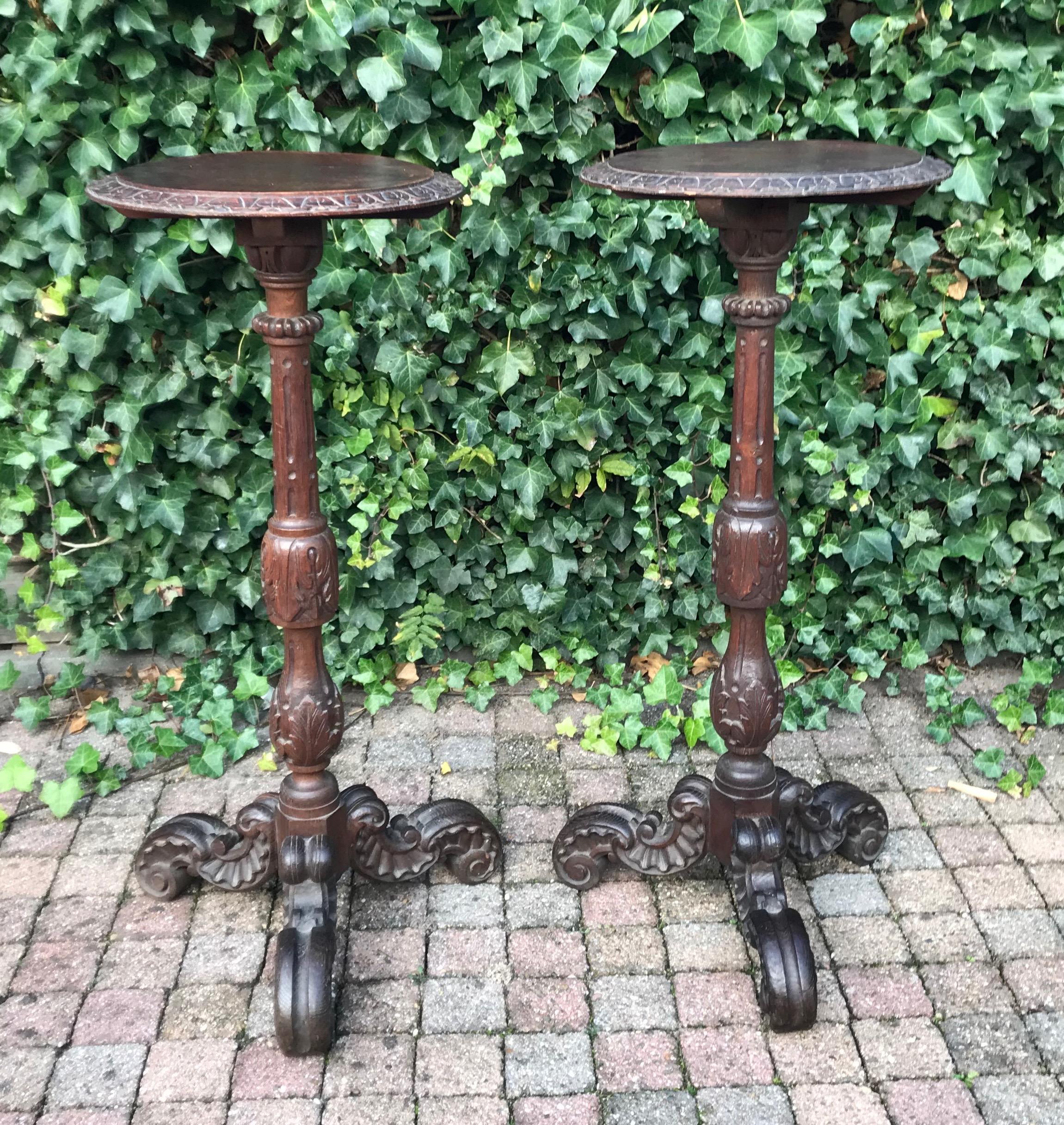 Large & Marvelous Pair of Handcrafted Oak Gueridon Flower Tables, Pedestals In Good Condition For Sale In Lisse, NL