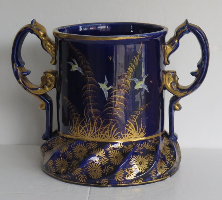 Large Masons Ironstone Two Handled Pot Hand Painted, Very Rare, circa 1820 In Good Condition For Sale In Lincoln, Lincolnshire