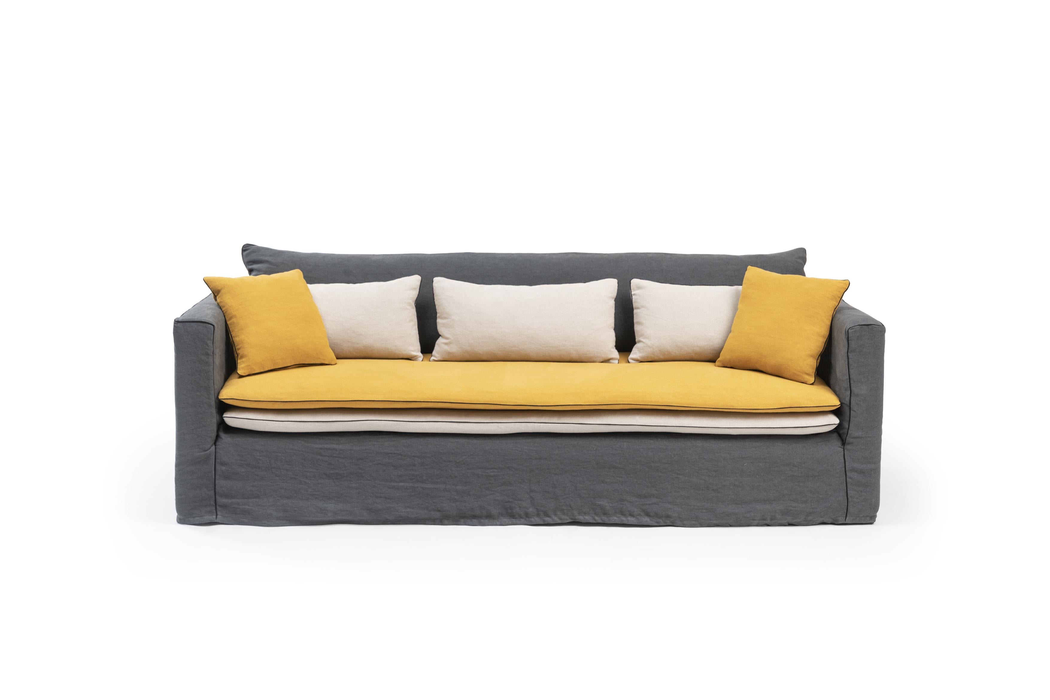Sofá grande Massai by RALPH M
Dimensiones: An 230 x Pr 103 x Al 85 cm. 
Materiales: Haya maciza, Paneles de aglomerado, Tejido.

Detalles: 
Estructura: Haya maciza y paneles de aglomerado.
Muelle del asiento: Cinchas elásticas entrelazadas.
Cojín
