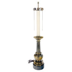 Grande lampe de table massive en laiton patiné de 40" de hauteur par Stiffel Qualité MINT