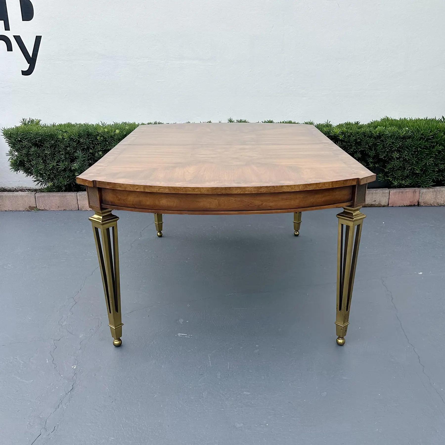 Grande table de salle à manger Mastercraft en bois de ronce et pieds en laiton, années 1970 en vente 1
