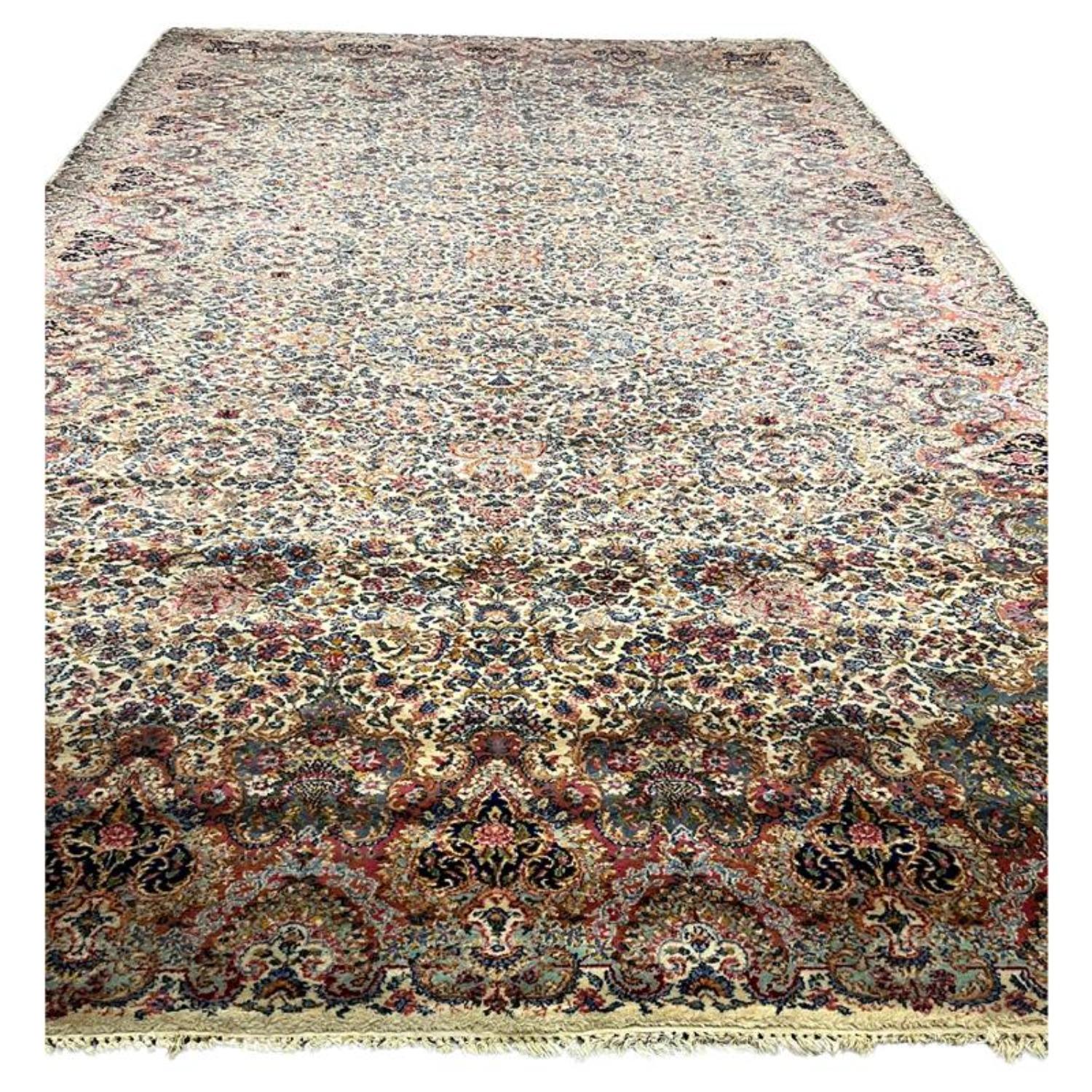 Large Masterpiece Rug by Karastan pattern 1003

Some discoloration 
Good Vintage Condition, Some Age Appropriate Wear and Tear