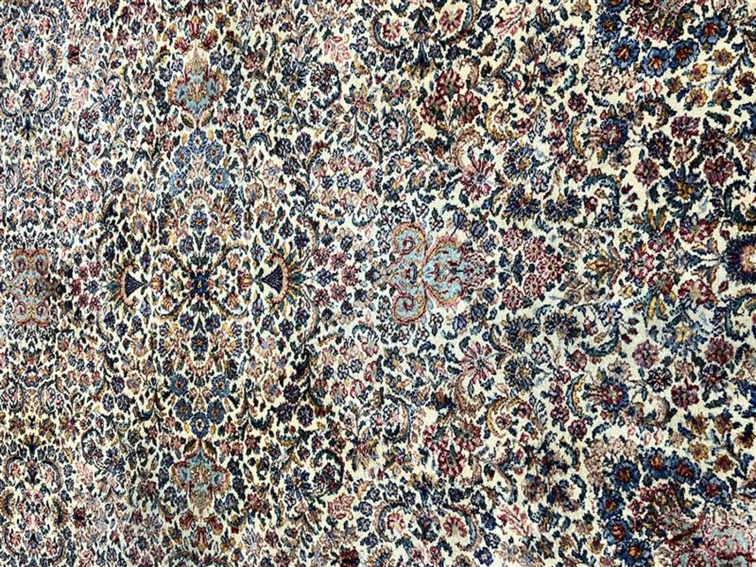 Large Masterpiece Rug by Karastan In Fair Condition For Sale In Red Lion, PA
