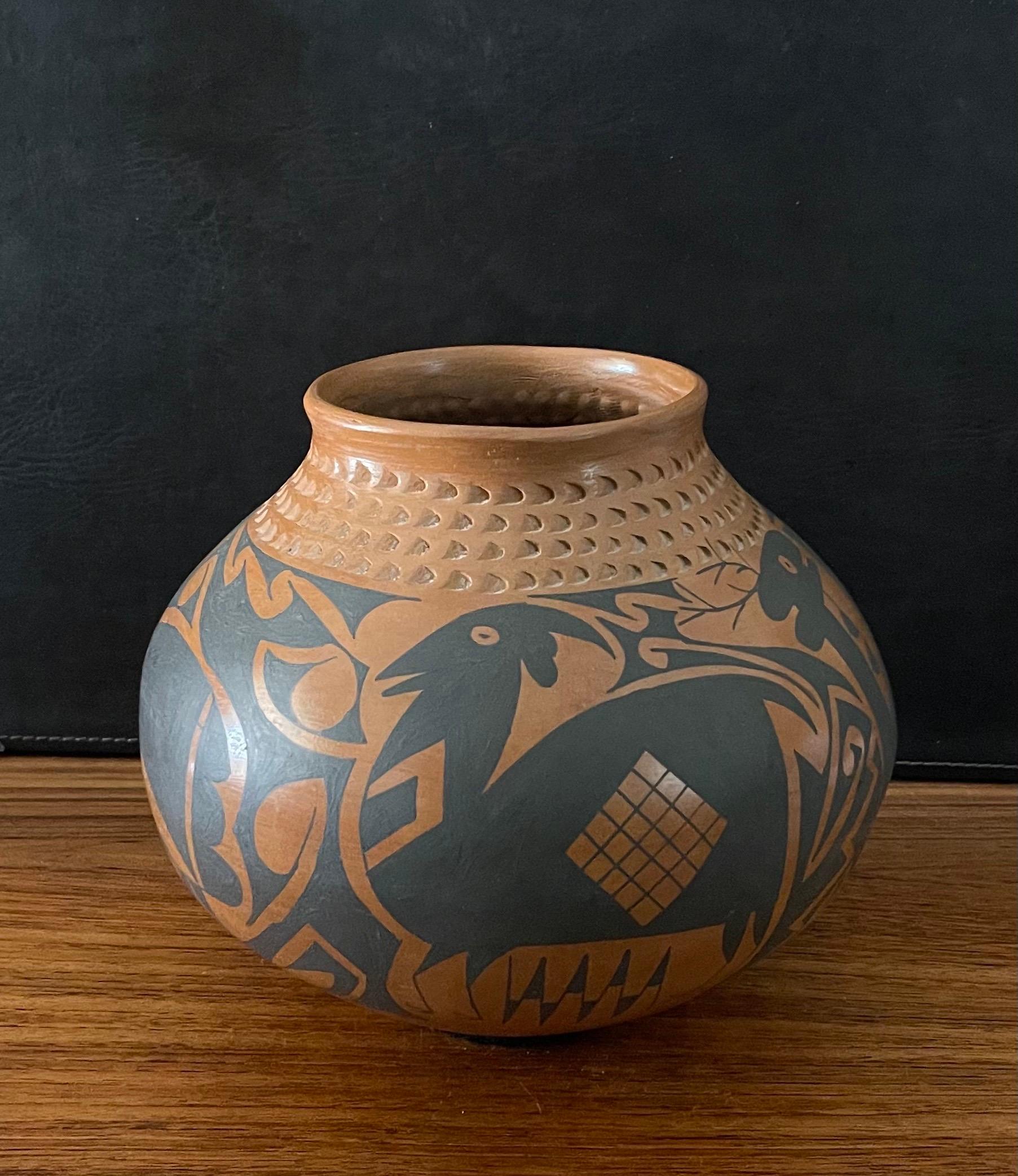 Large Mata Ortiz Polychrome Pottery Vessel by Daniel Gonzales In Good Condition In San Diego, CA