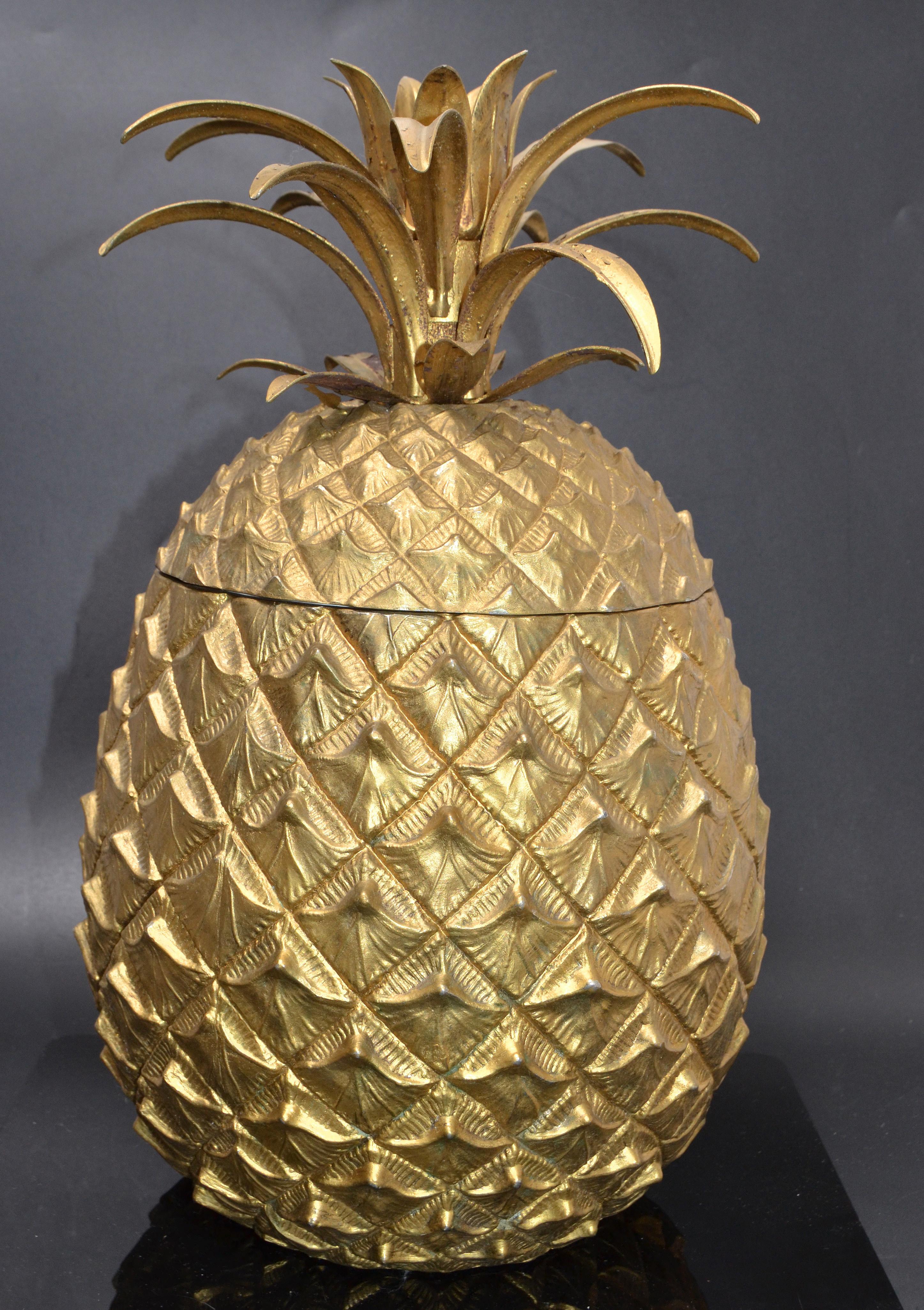 Original Mauro Manetti gold plate pineapple ice bucket with white plastic insulation, made in Italy.
This is the large one, not the regular size, very heavy.
Keeps the ice cubes frozen for a long time as the lid sits tight on the bucket.
Marked