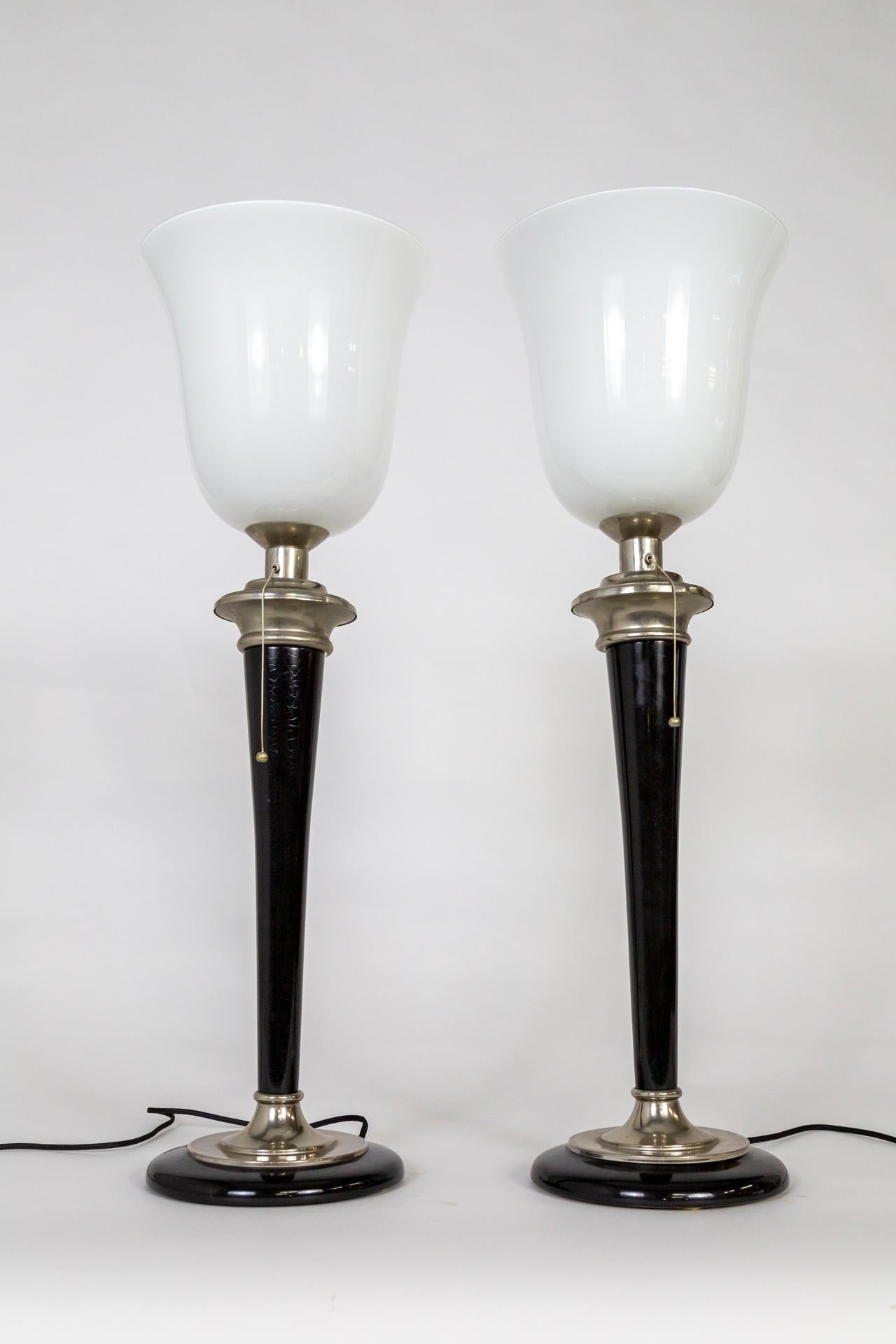 Große Mazda-Lampen im Schwarz- und Silber-Deko-Stil mit Opalglasschirmen, Paar 5