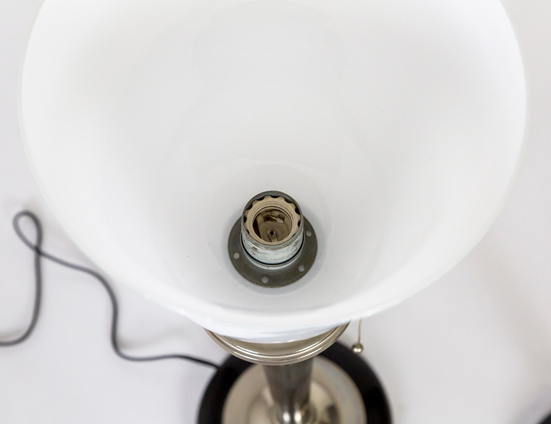Große Mazda-Lampen im Schwarz- und Silber-Deko-Stil mit Opalglasschirmen, Paar 2