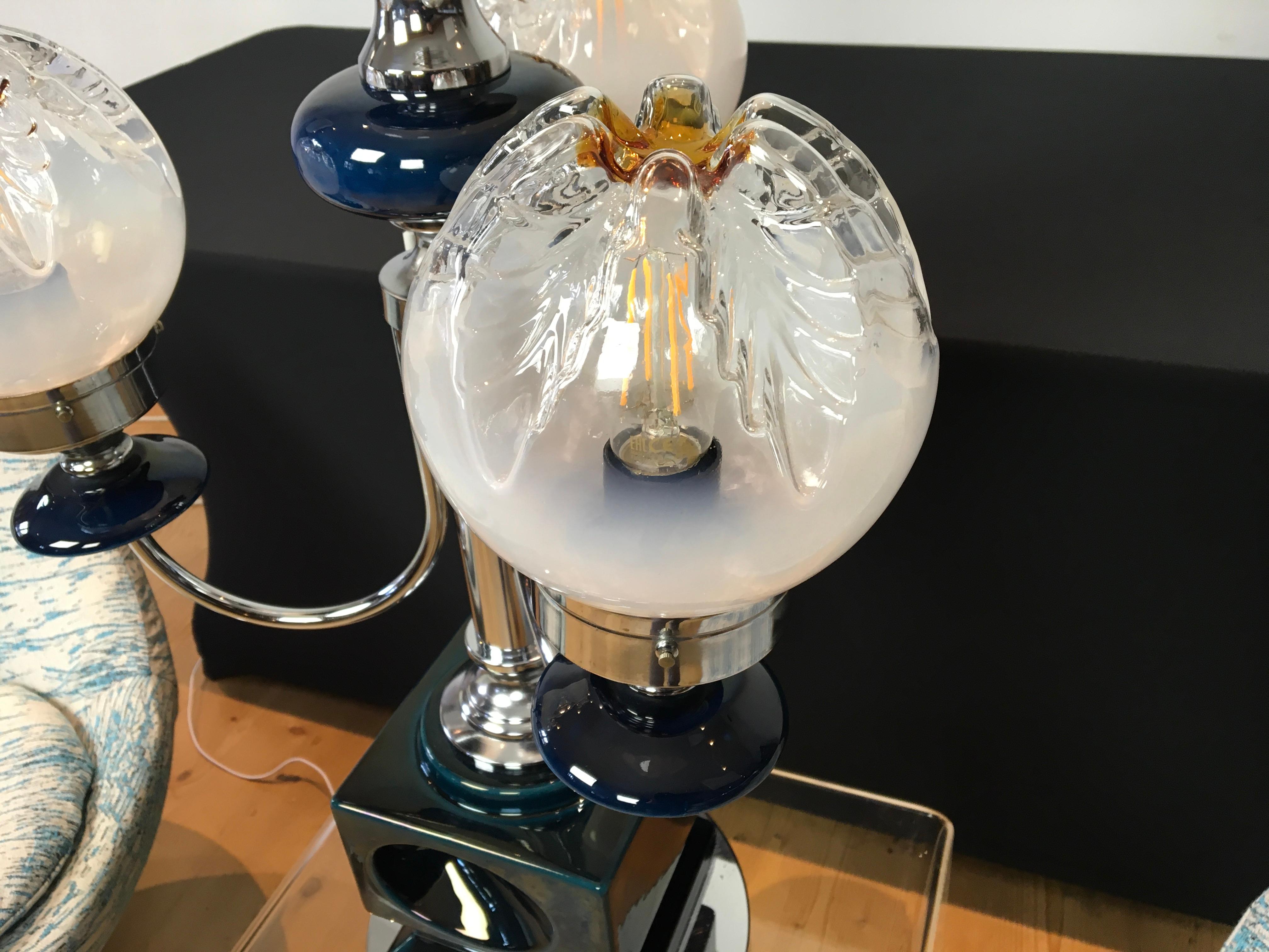Große Mazzega-Tischlampe, blaue Keramik mit Muranoglaskugeln im Angebot 4