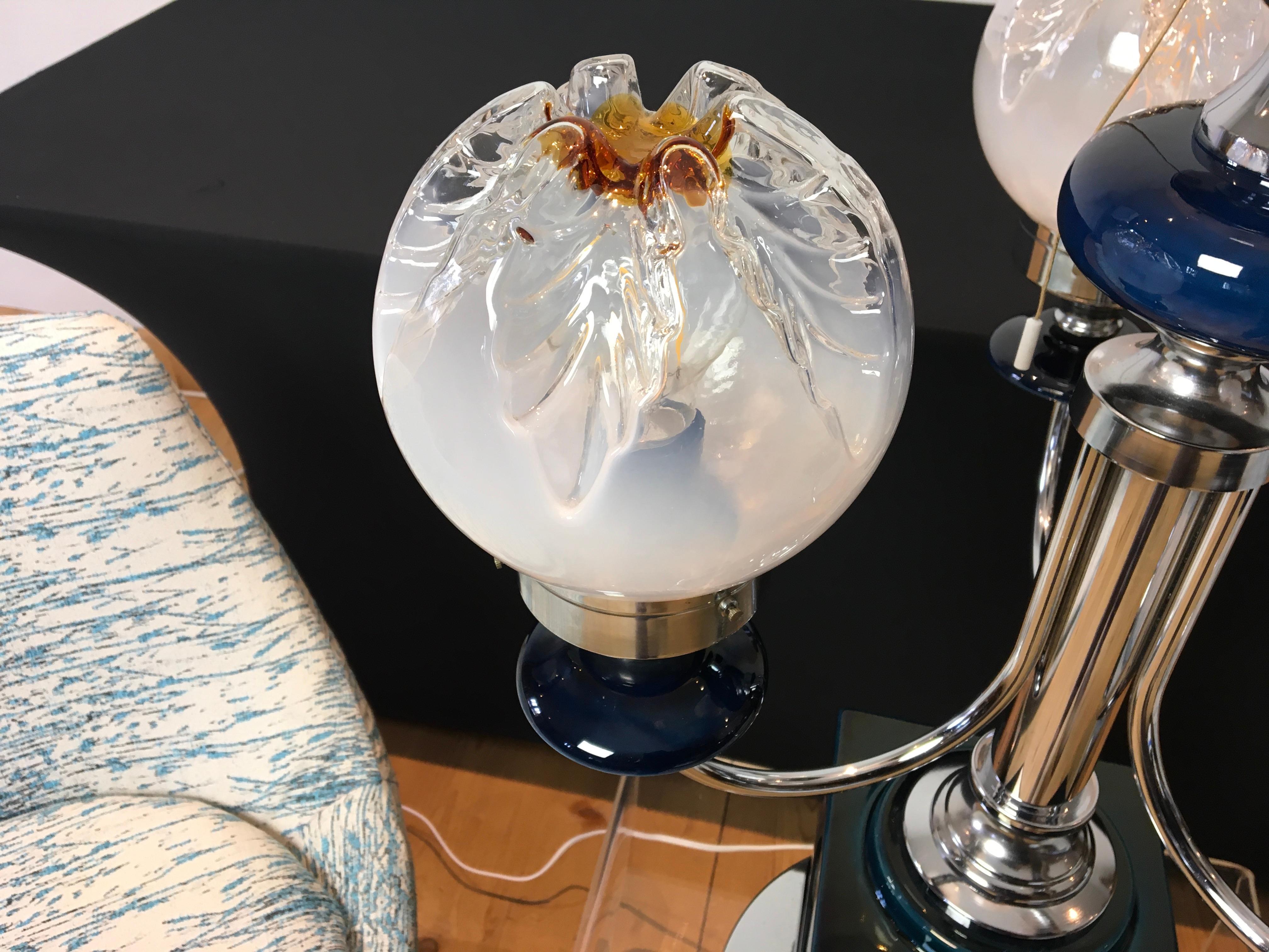 Große Mazzega-Tischlampe, blaue Keramik mit Muranoglaskugeln im Angebot 3