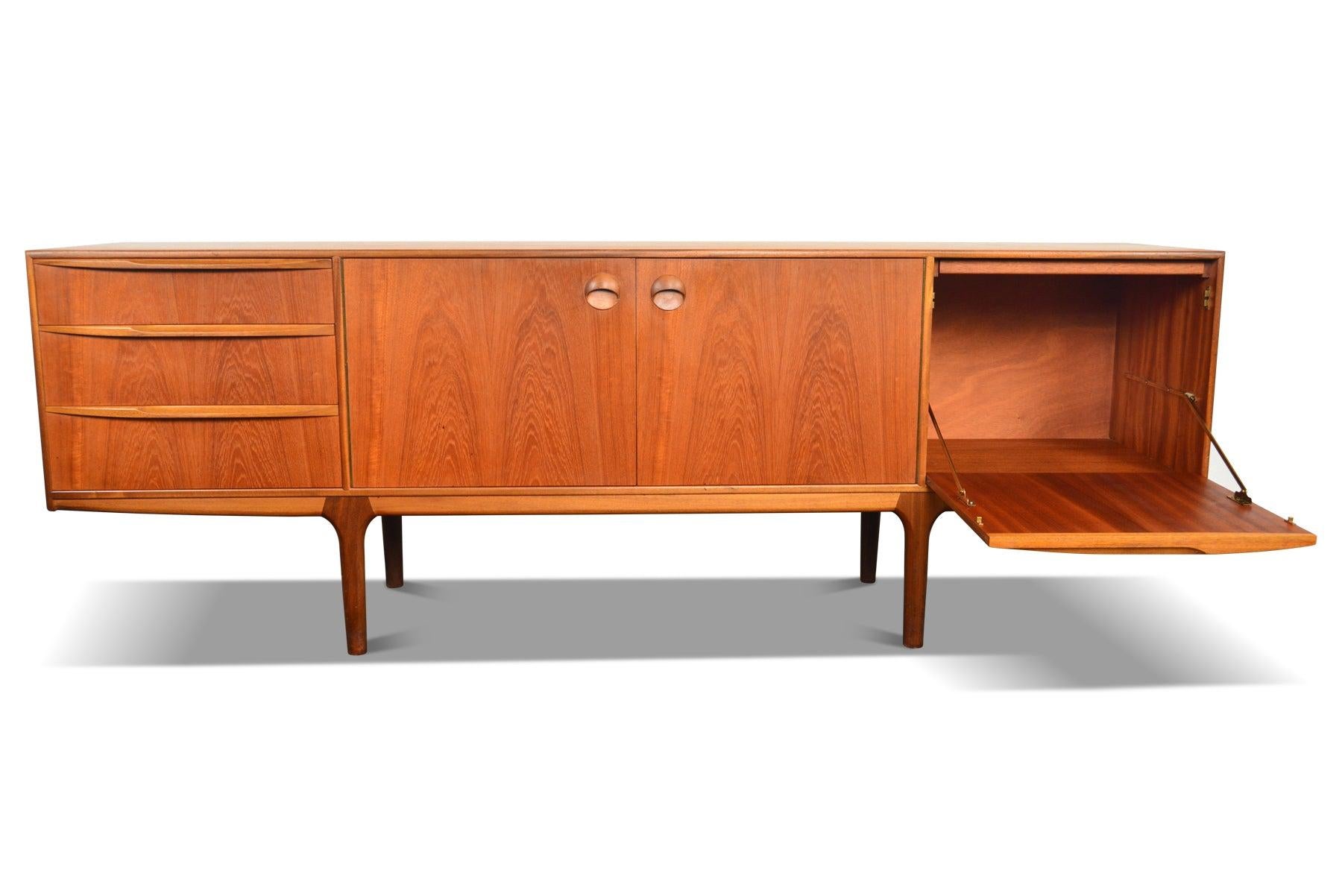 Large Mcintosh Dunotter Credenza In Teak In Excellent Condition In Berkeley, CA