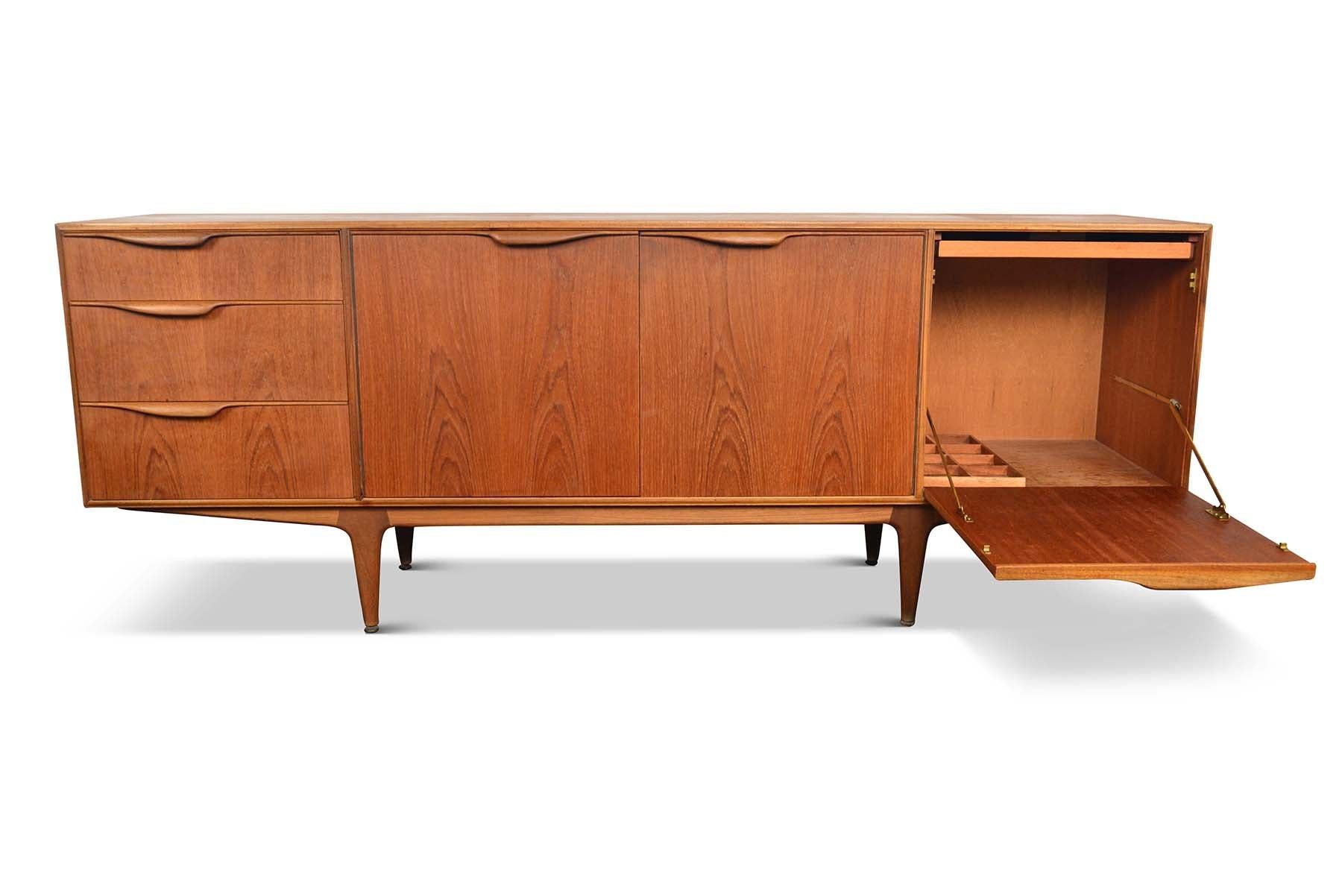 Large McIntosh Dunvegan Credenza in Teak #3 In Excellent Condition In Berkeley, CA