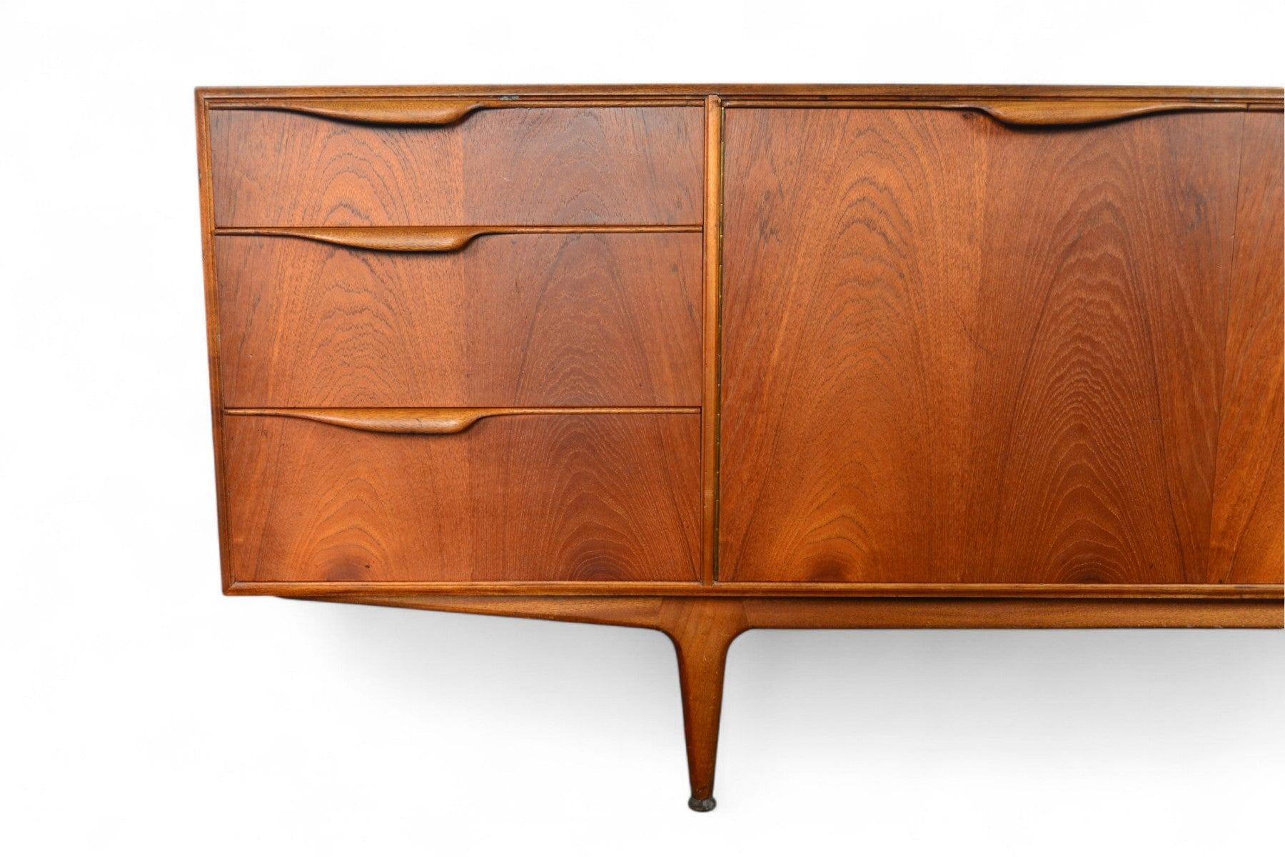 Mid-Century Modern Grande crédence McIntosh Dunvegan en teck avec bar #1 en vente