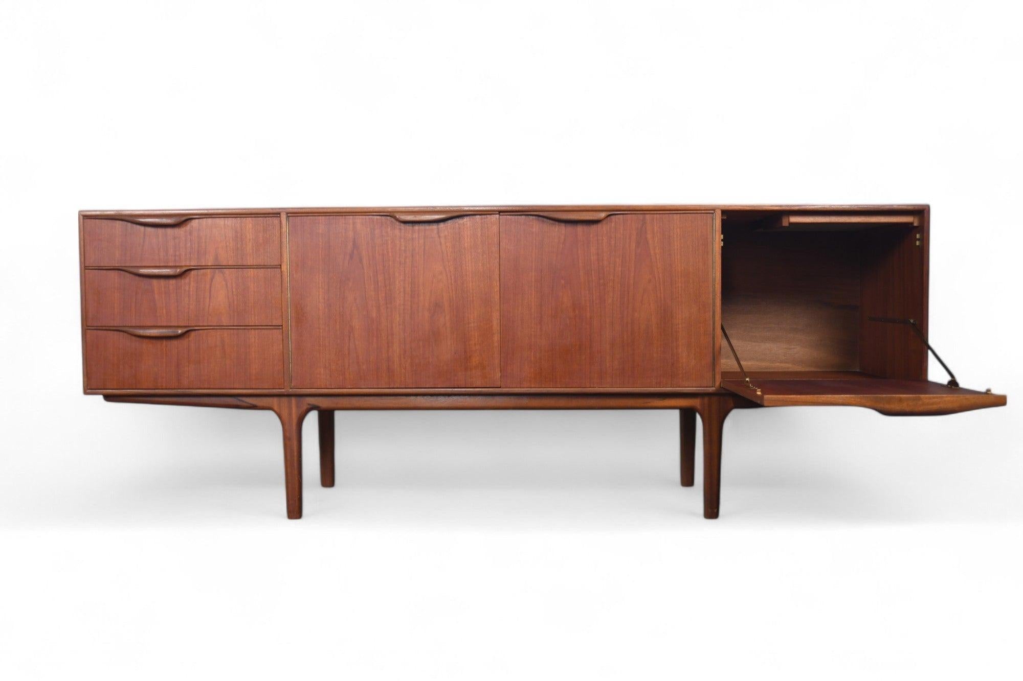 Mid-Century Modern Grande crédence McIntosh Dunvegan en teck avec bar #2 en vente