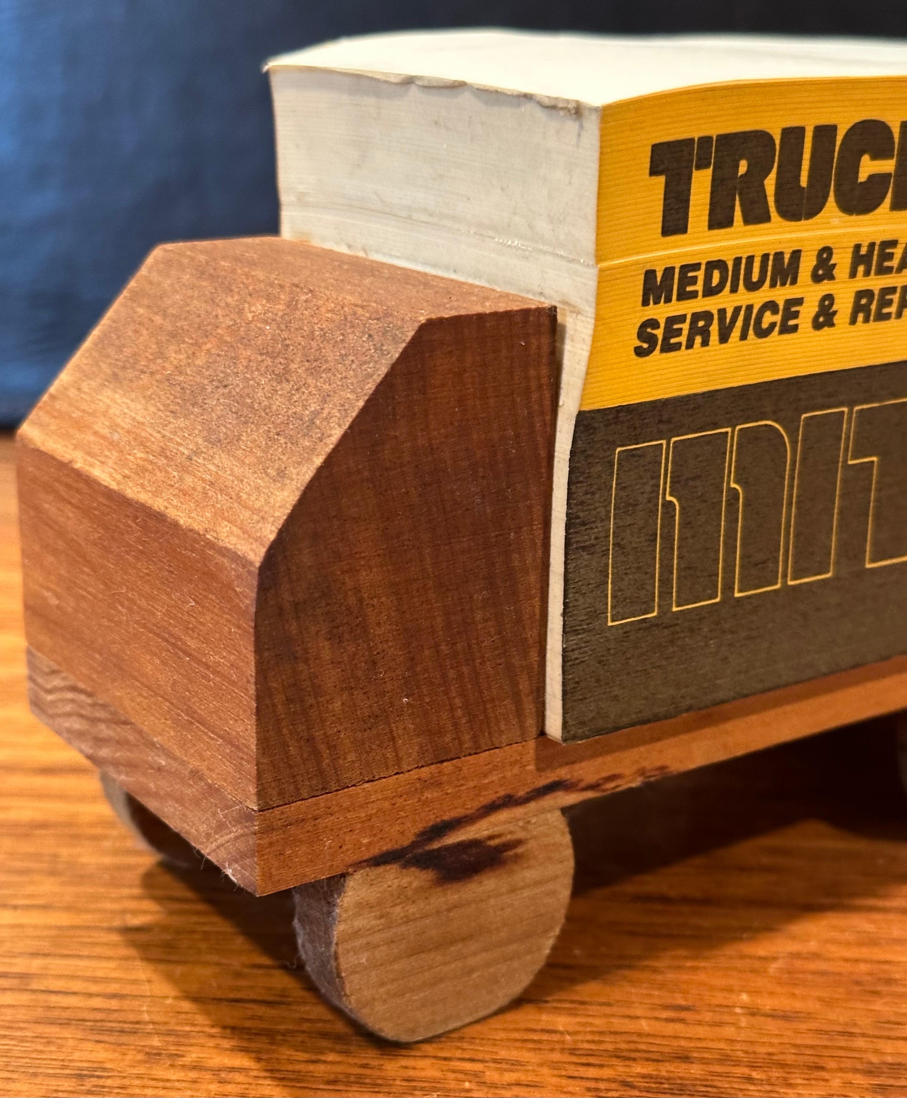Große MCM Werbe-Schreibtischscheibe auf Holzwagen „Mitchell“ im Angebot 7