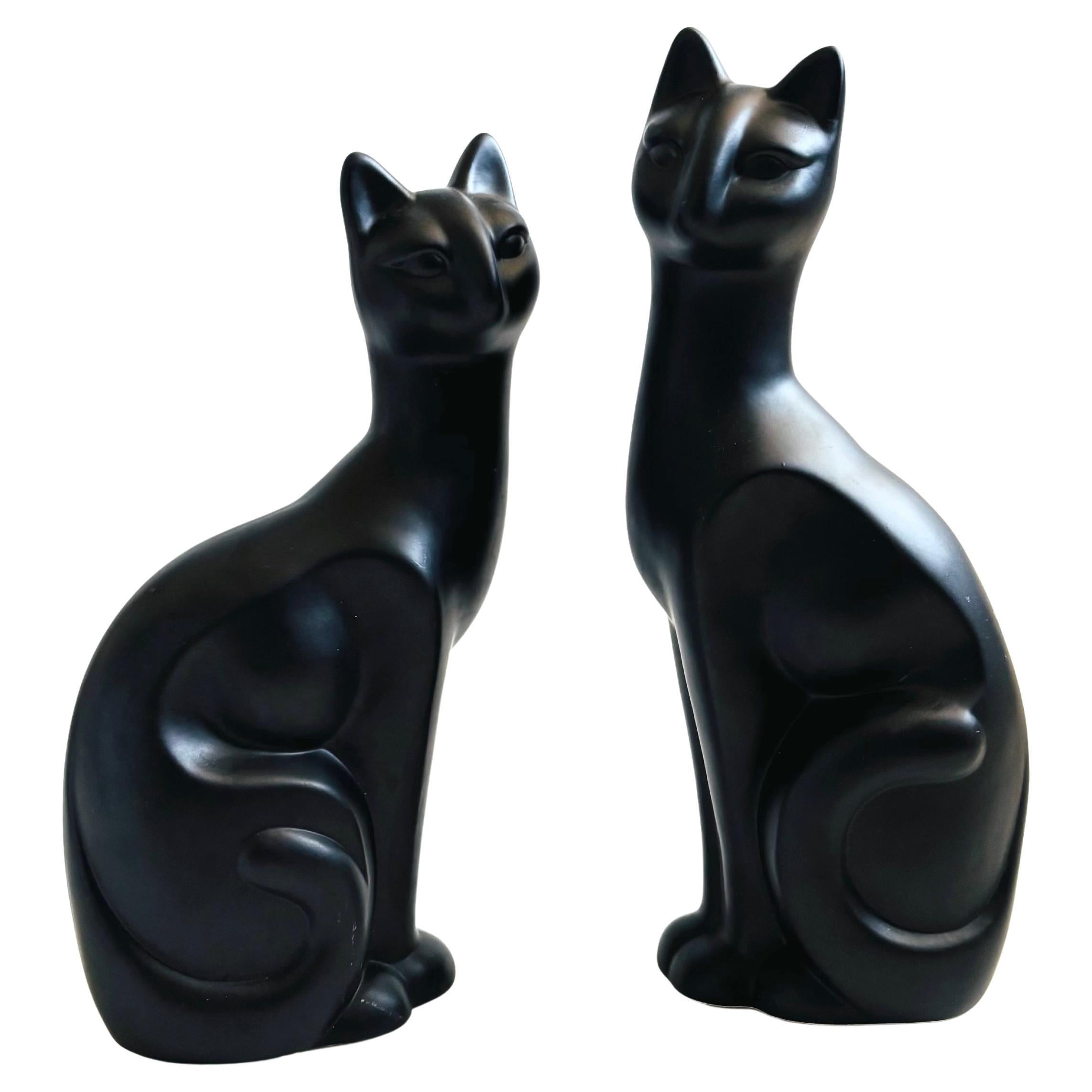 A wonderful pair of mid century ceramic cats finished in a matte black glaze. One cat is slightly larger than the other. Nice large statement pieces.
Measurements:
4.5
