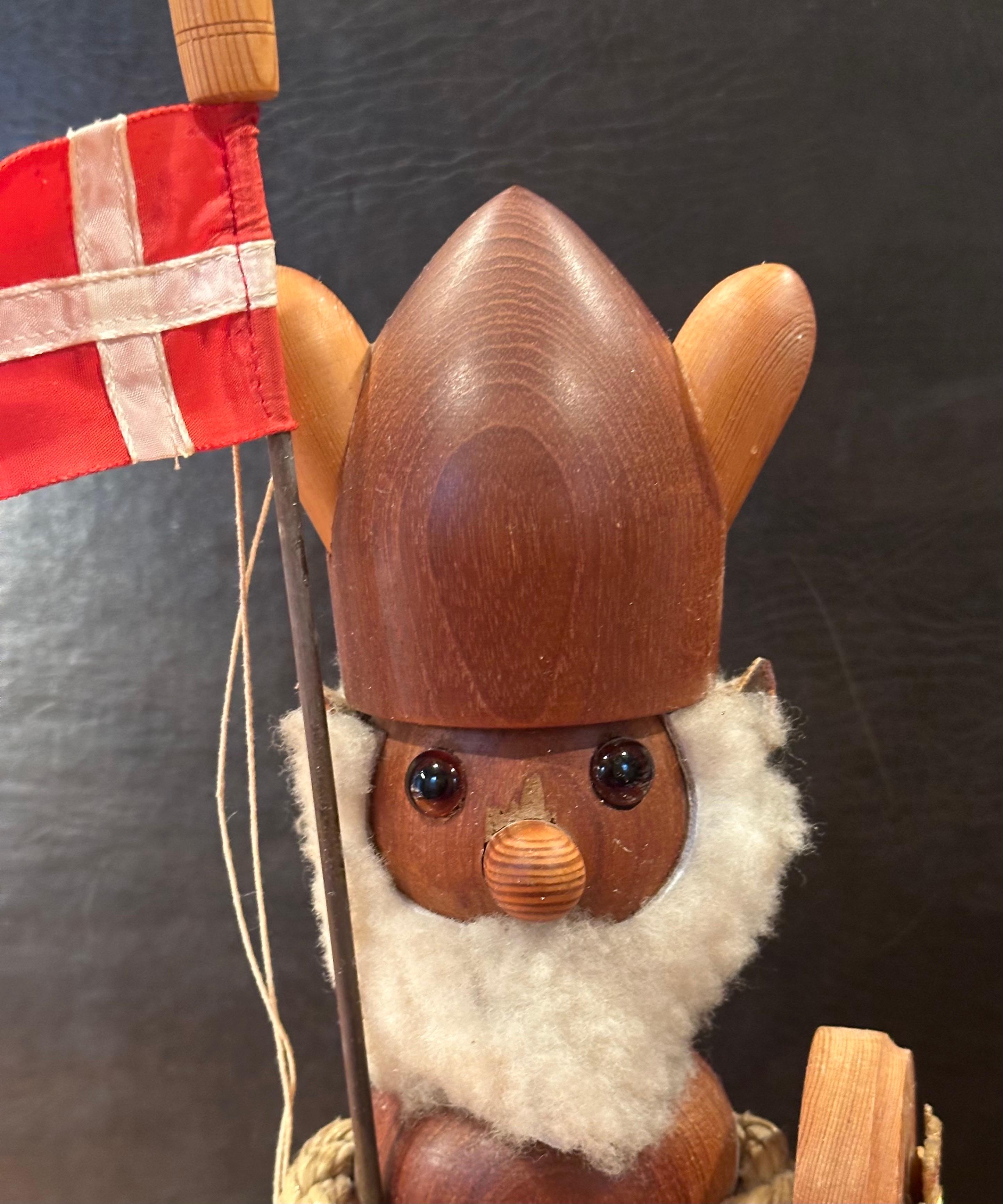 Grande figurine de Viking / Norseman danois en teck MCM dans le style de Hans Bolling en vente 5