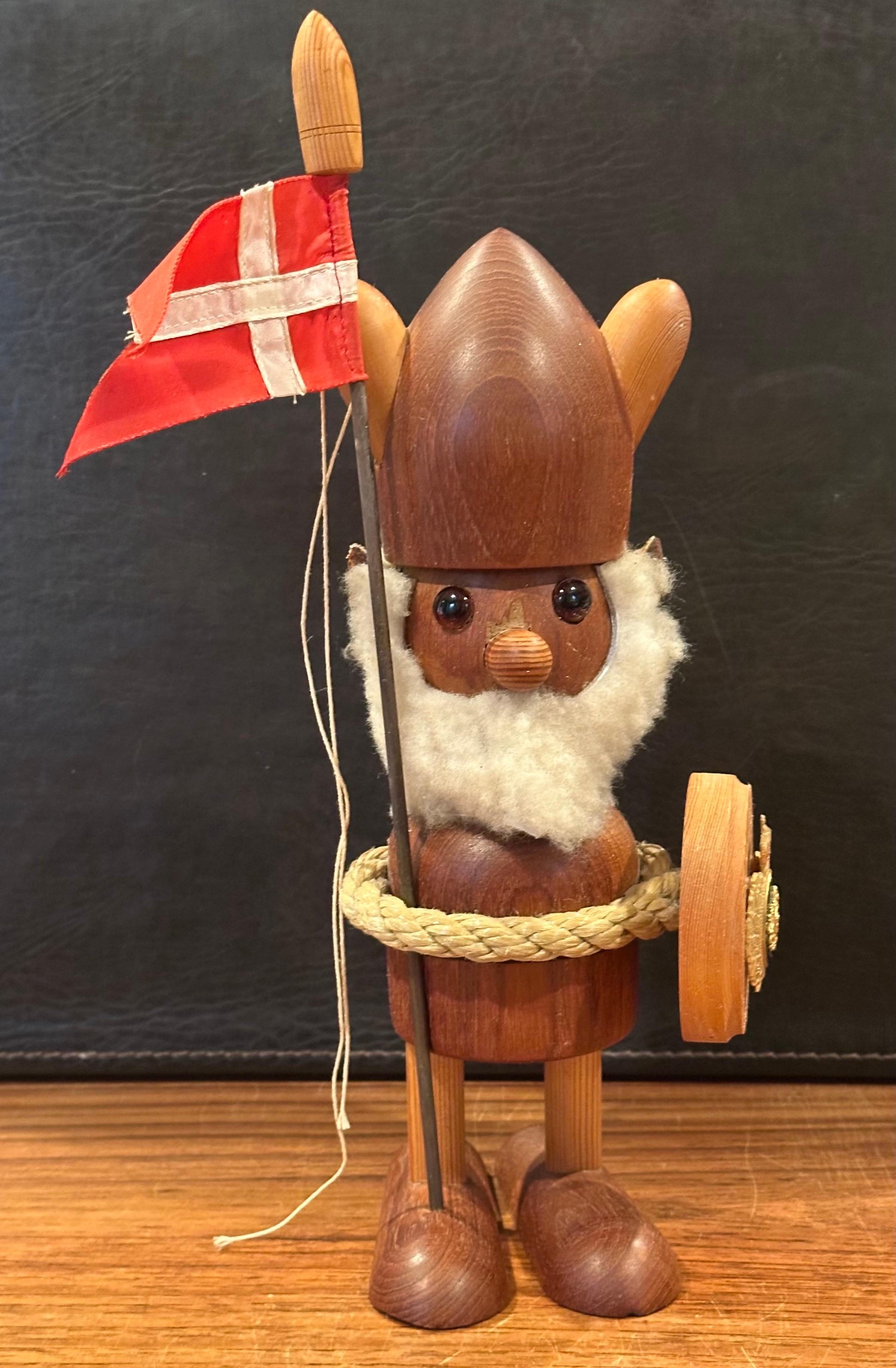 Grande figurine de Viking / Norseman danois en teck MCM dans le style de Hans Bolling en vente 6