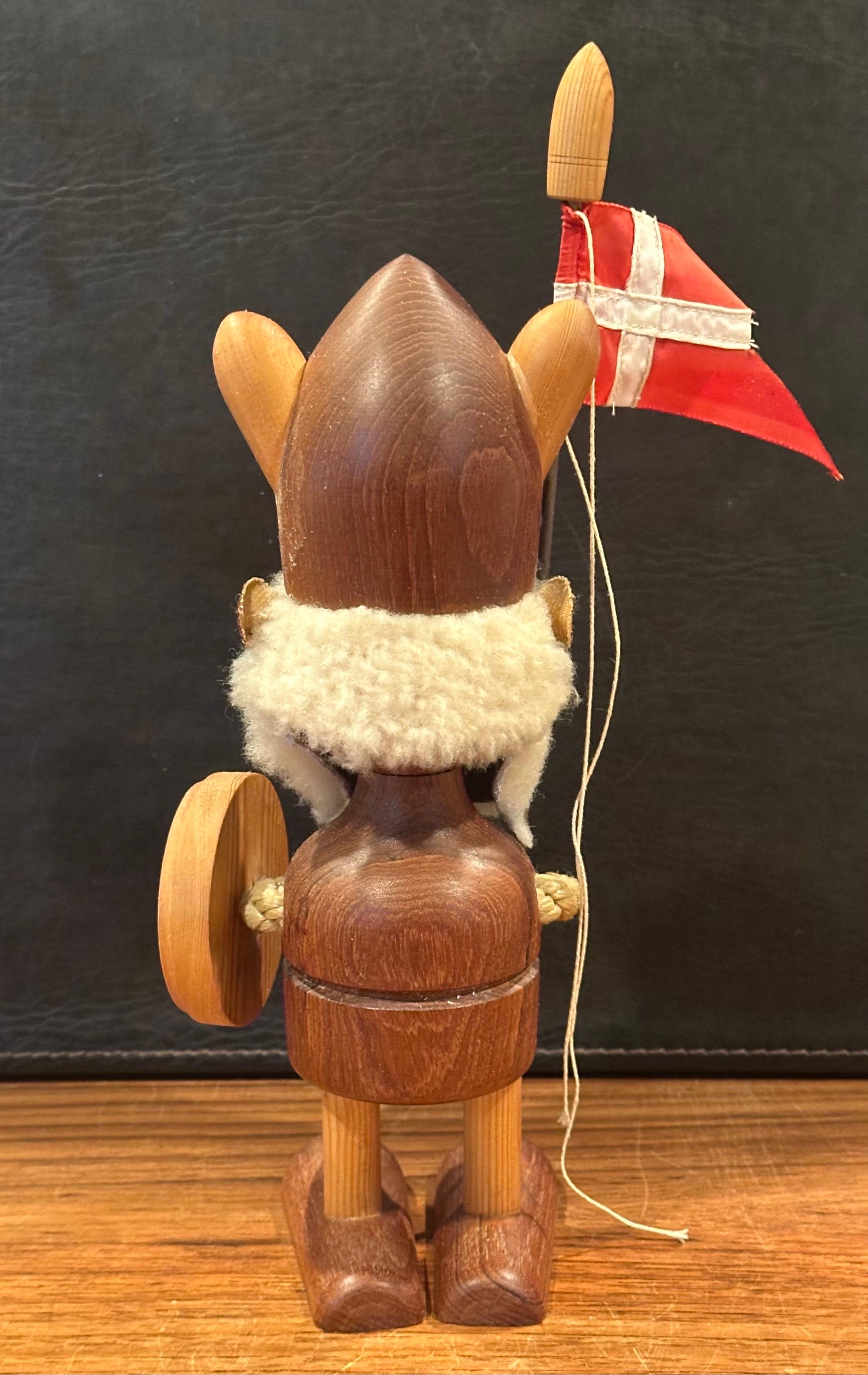 Grande figurine de Viking / Norseman danois en teck MCM dans le style de Hans Bolling en vente 7