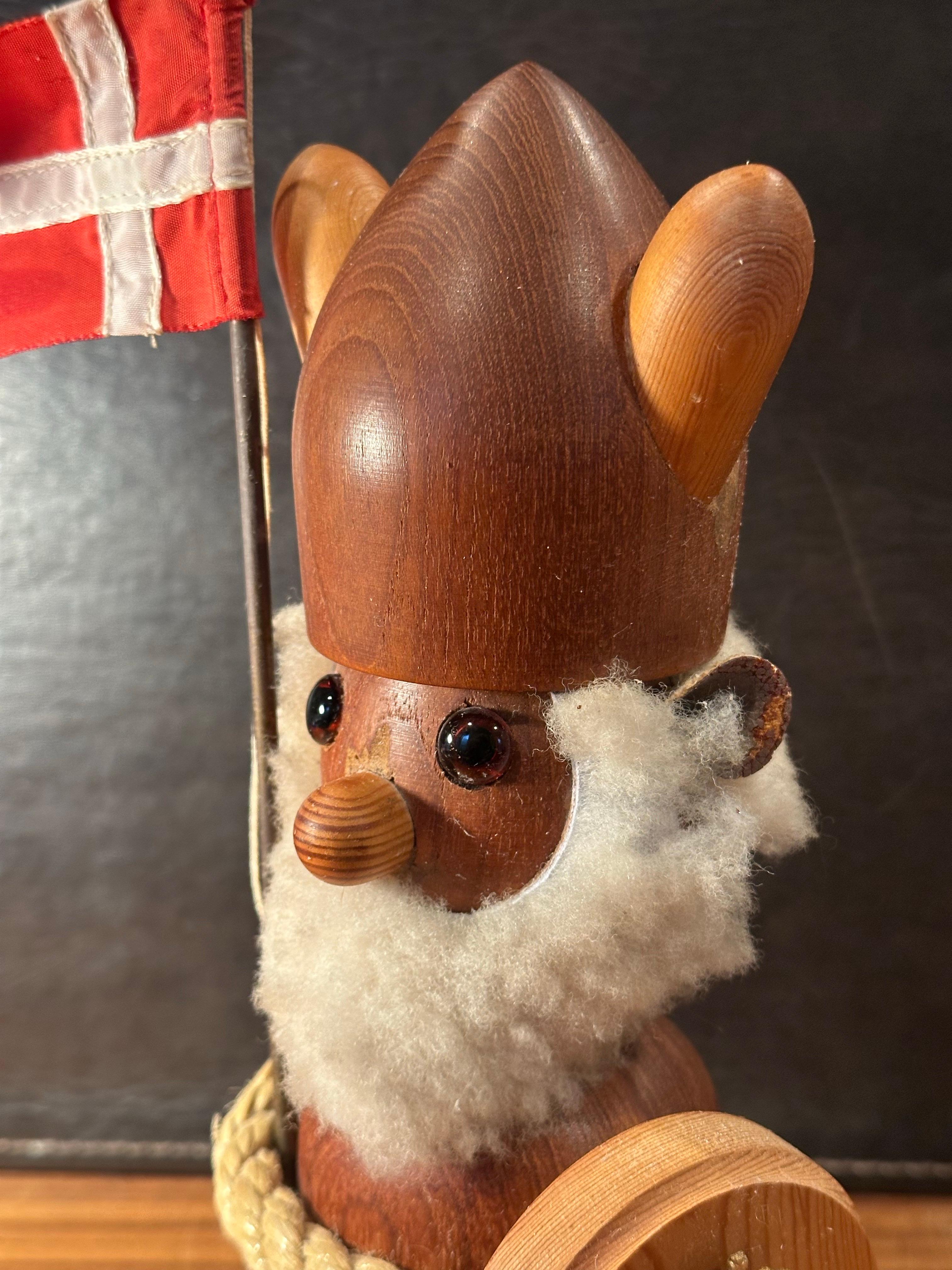 Grande figurine de Viking / Norseman danois en teck MCM dans le style de Hans Bolling en vente 8
