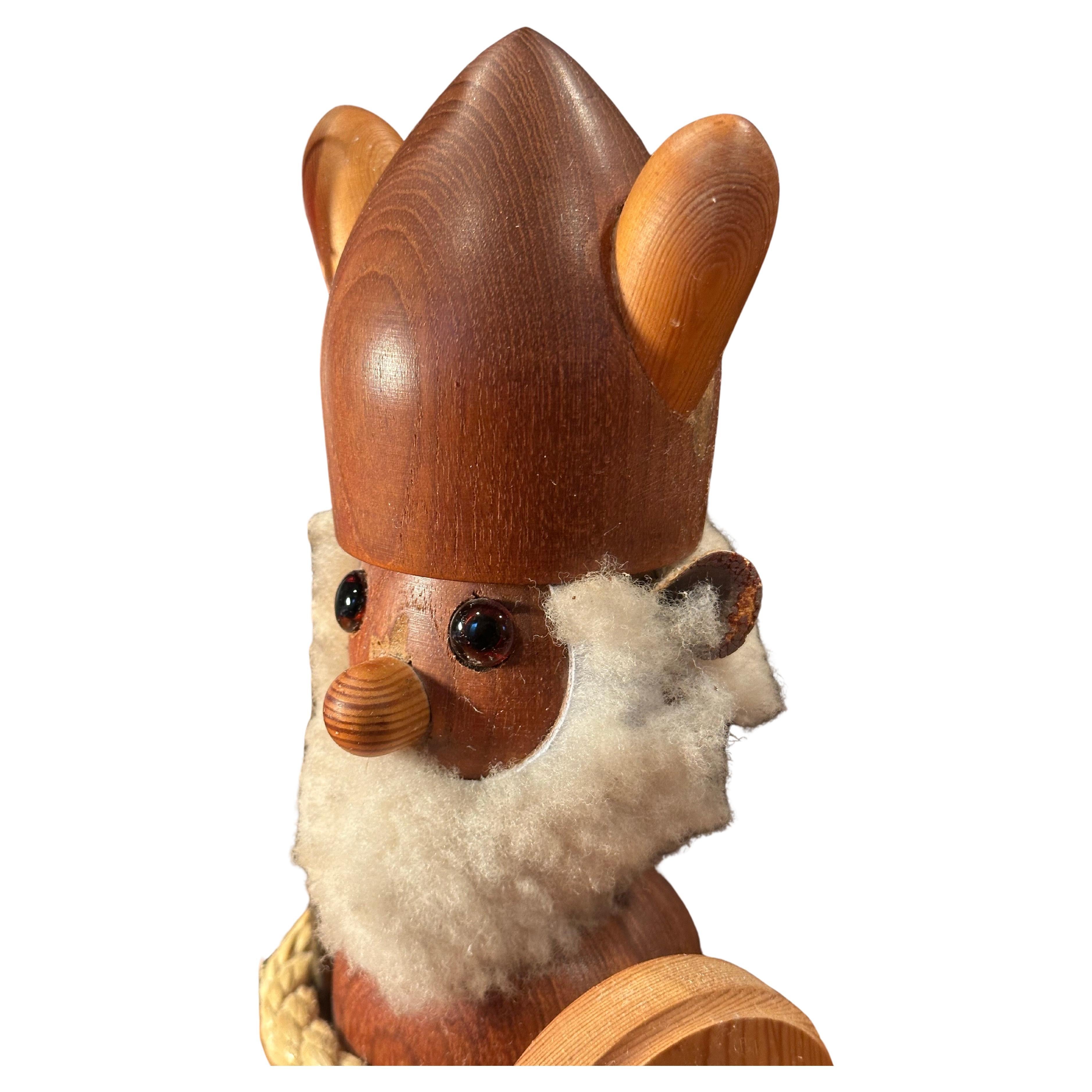 Scandinave moderne Grande figurine de Viking / Norseman danois en teck MCM dans le style de Hans Bolling en vente