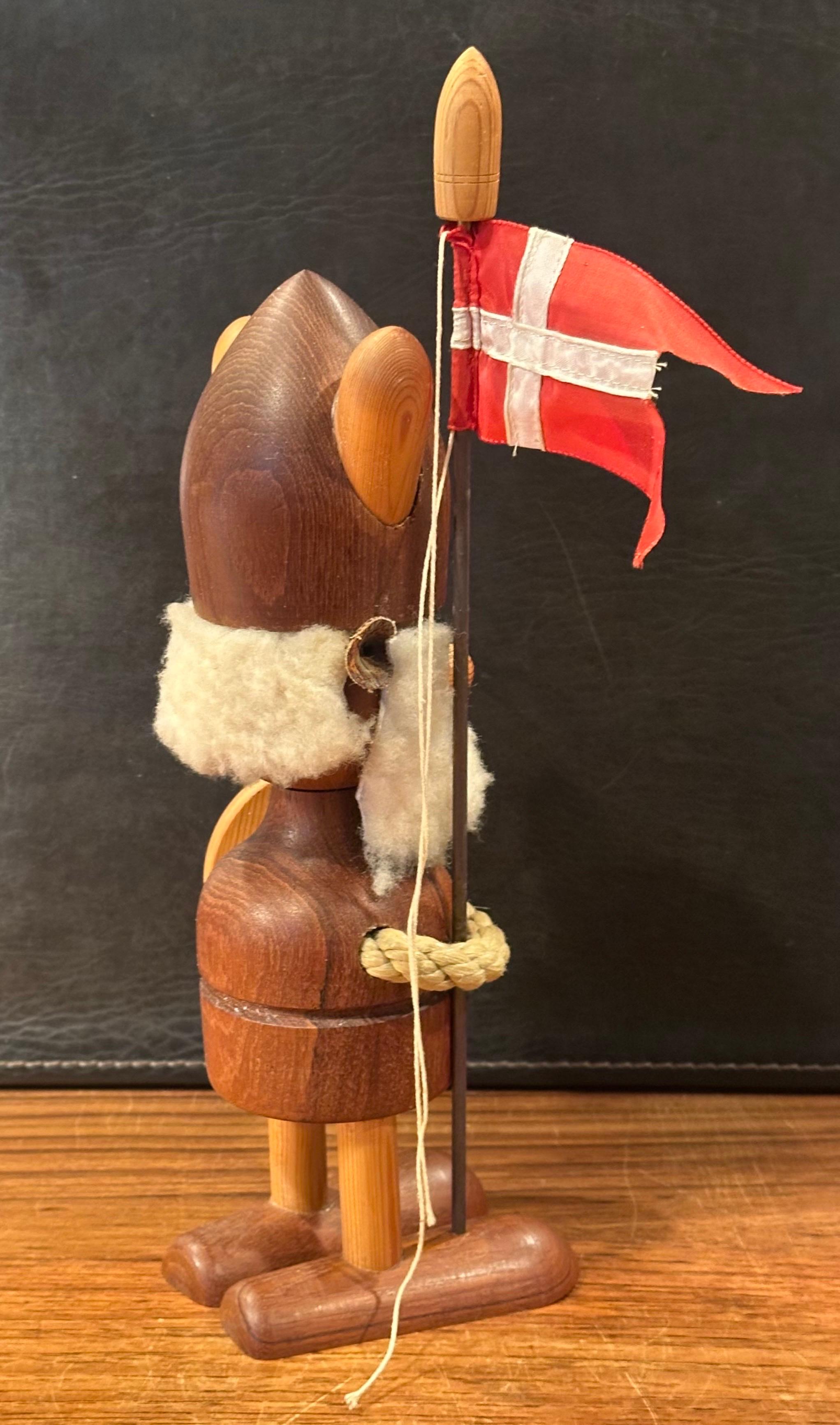 Grande figurine de Viking / Norseman danois en teck MCM dans le style de Hans Bolling en vente 2