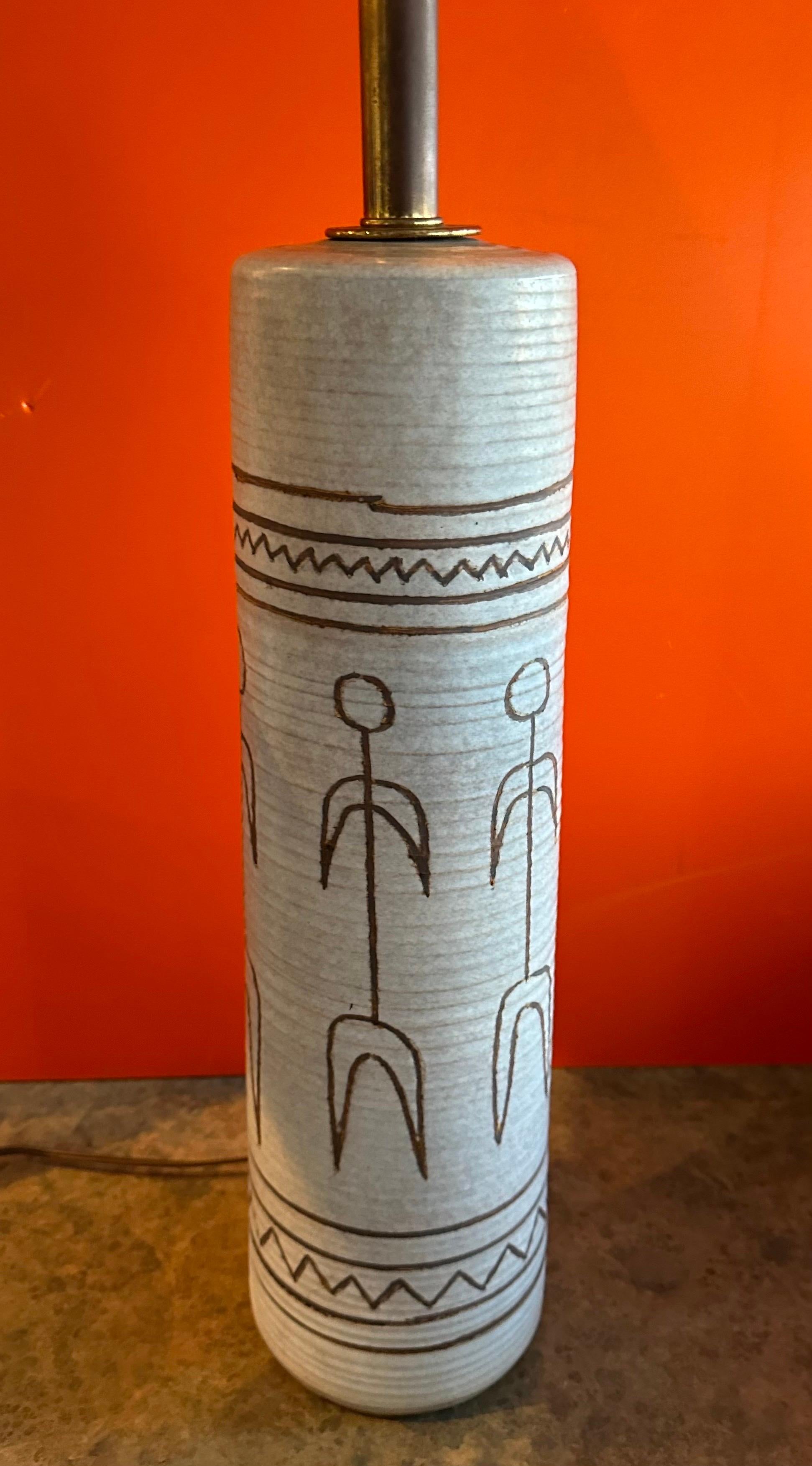 Large MCM Figural Ceramic Table Lamp in the Style of Bitossi In Good Condition For Sale In San Diego, CA