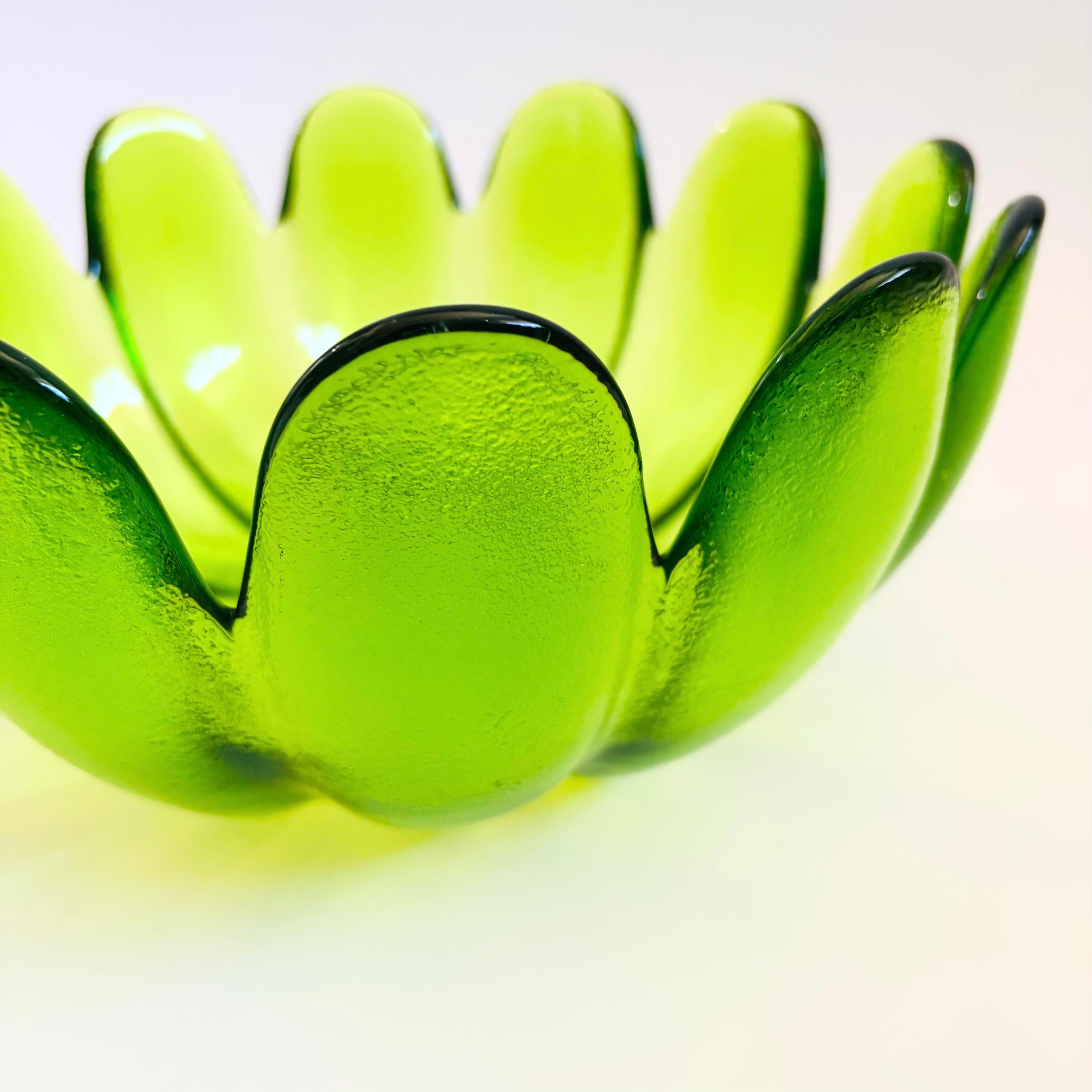 Large MCM Glass Lotus Petal Salad Bowl In Good Condition For Sale In Fairfield, CA
