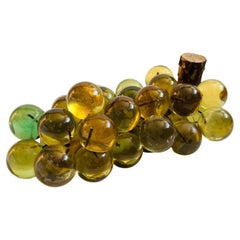 Grand grappe de raisins en lucite MCM