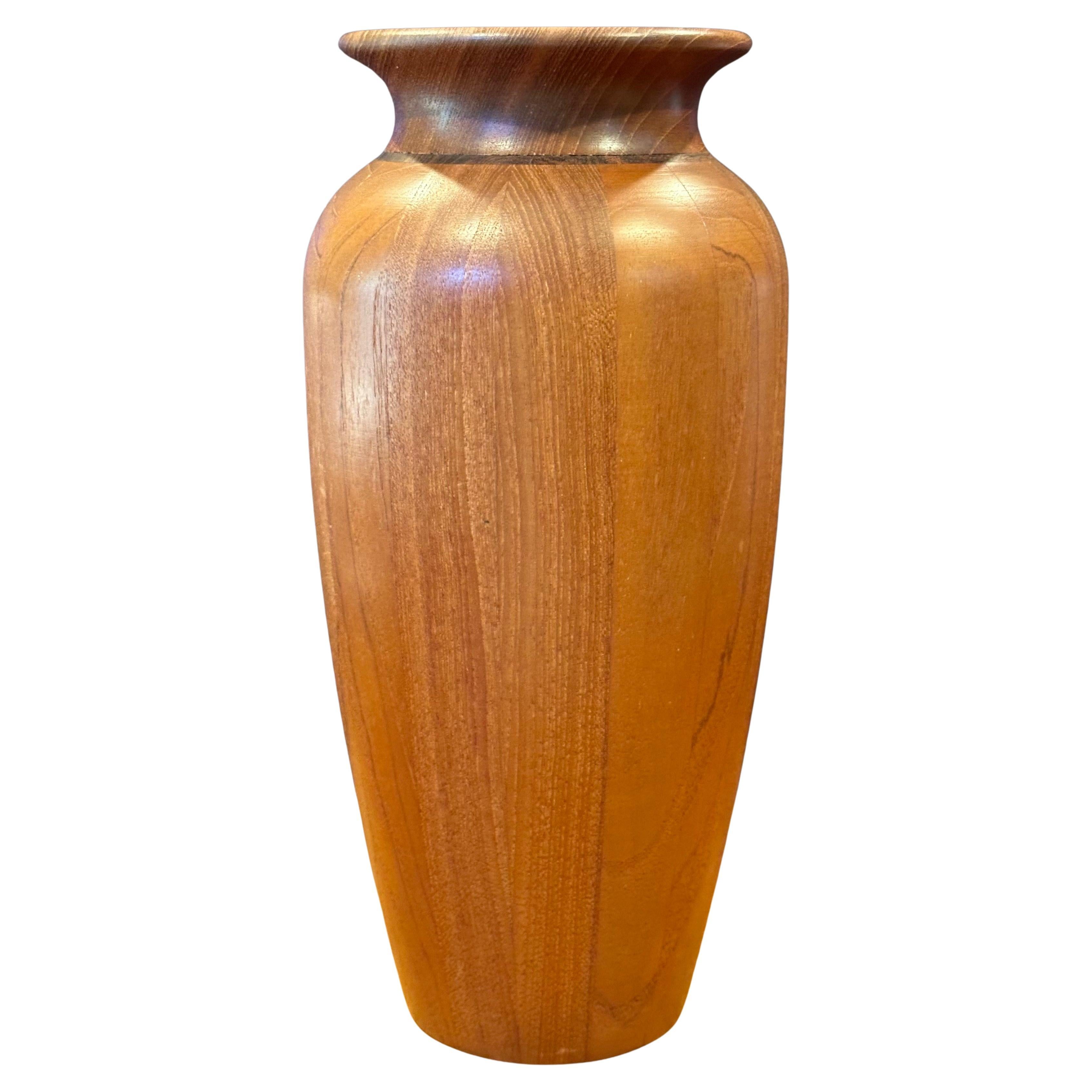 Vaso grande MCM in teak massiccio con finiture in wood tigrato di Tieszen in vendita 6