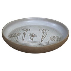 Ciotola grande in gres MCM con disegno floreale di Gordon Martz per Marshall Studios