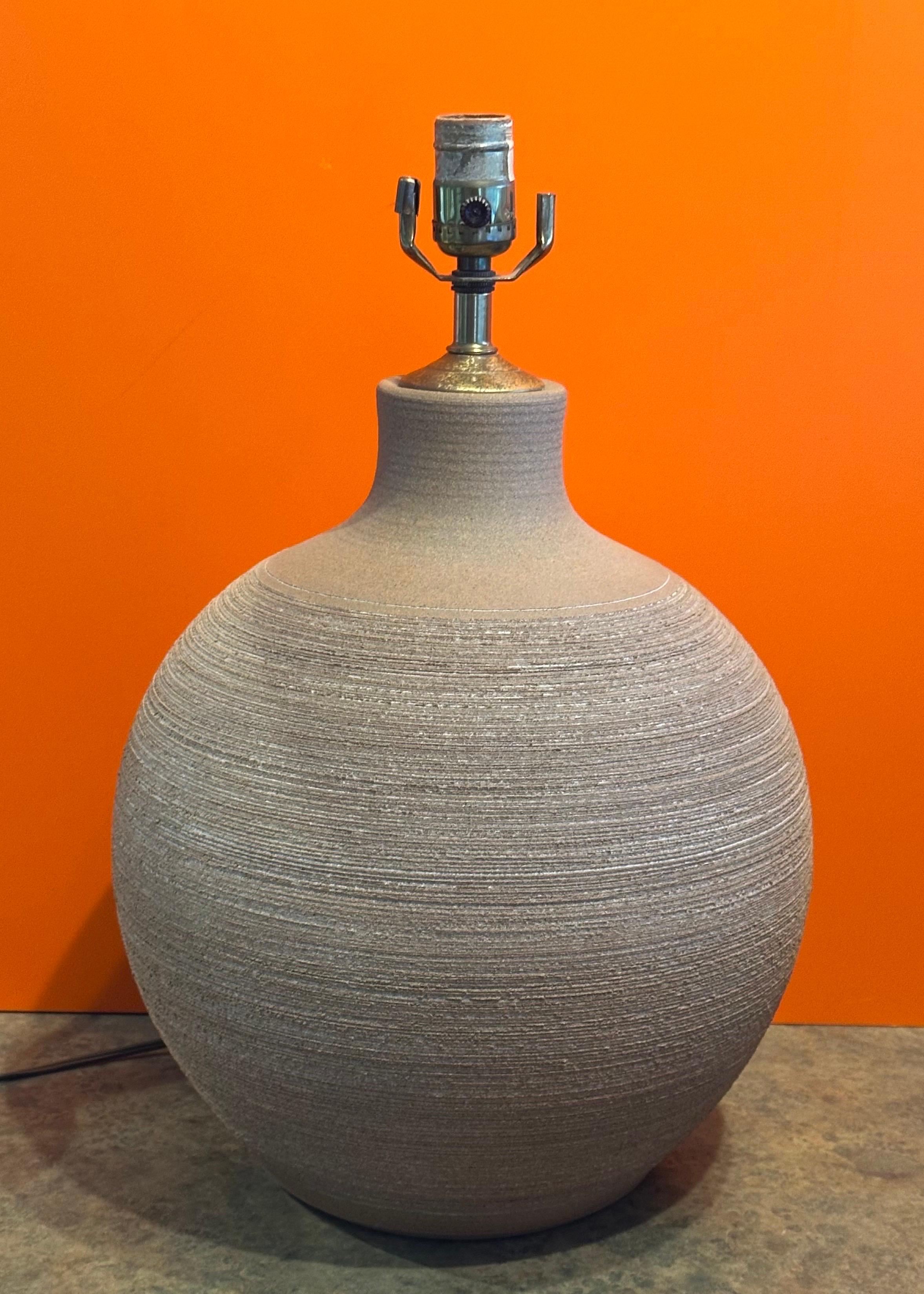 Large MCM Studio Pottery Stoneware Table Lamp by Larry & Terry Brown For Sale 1