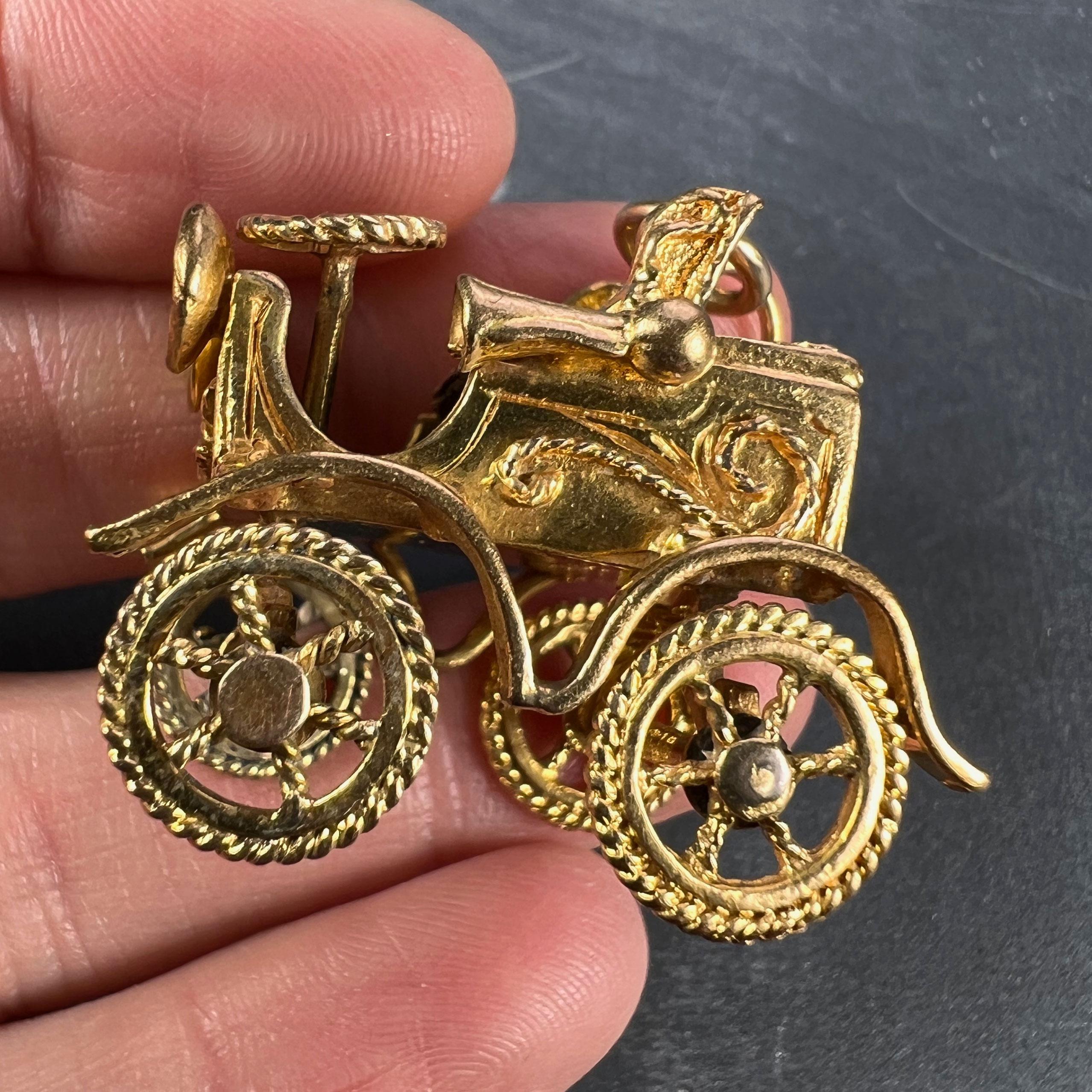 Large Mechanical Car 9K Yellow Gold Charm Pendant In Good Condition In London, GB