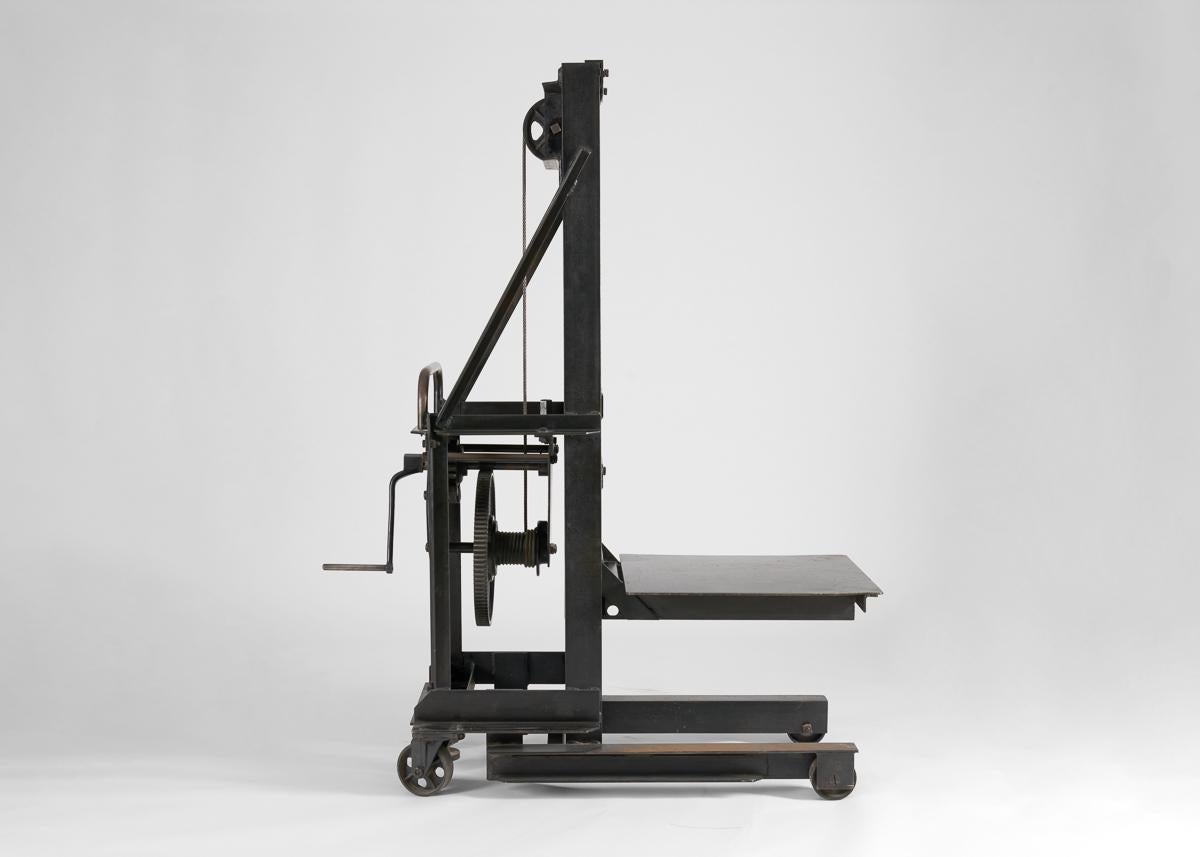 Grande ascensore meccanico, Stati Uniti, CIRCA 1970 In condizioni discrete in vendita a New York, NY